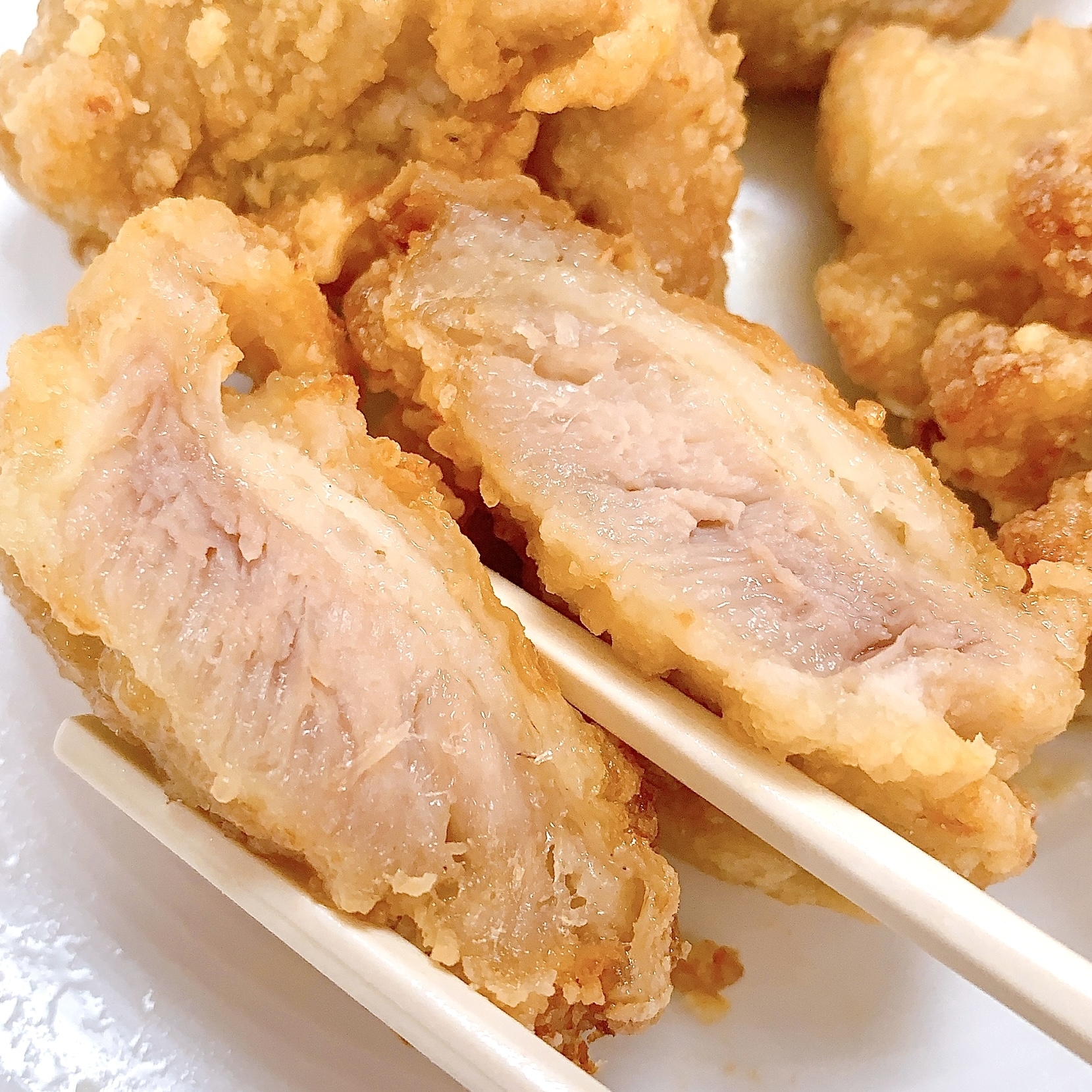 FamilyMart（ファミリーマート）のおすすめの冷凍食品「あごだしの旨み若鶏の唐揚げ（塩）」