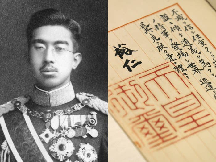 戦前に撮影された昭和天皇（左）と「終戦の詔書」の原本（時事通信社/Getty Images）
