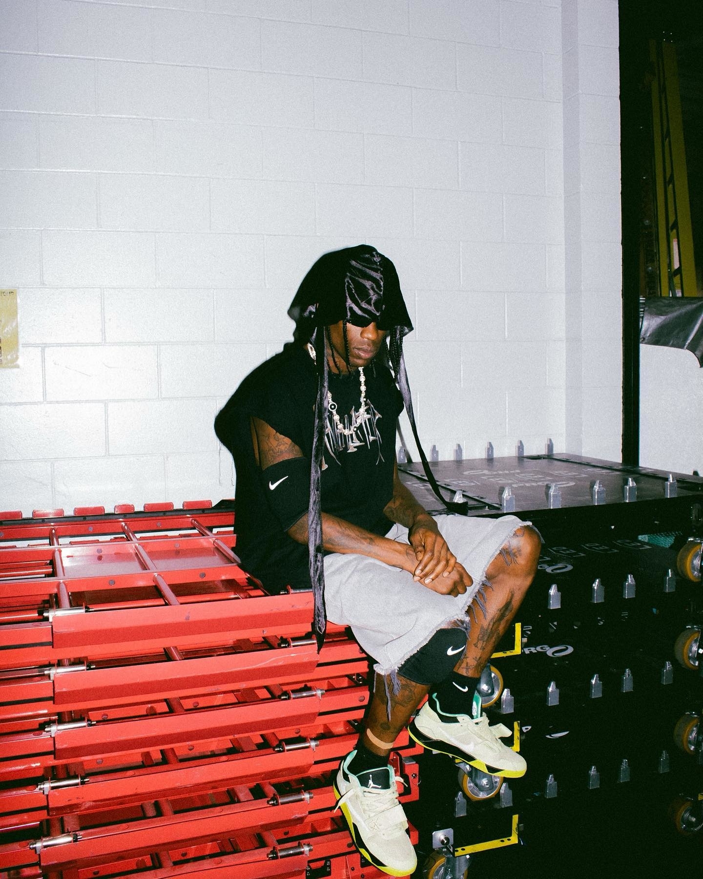 Travis scott best sale sneaker news