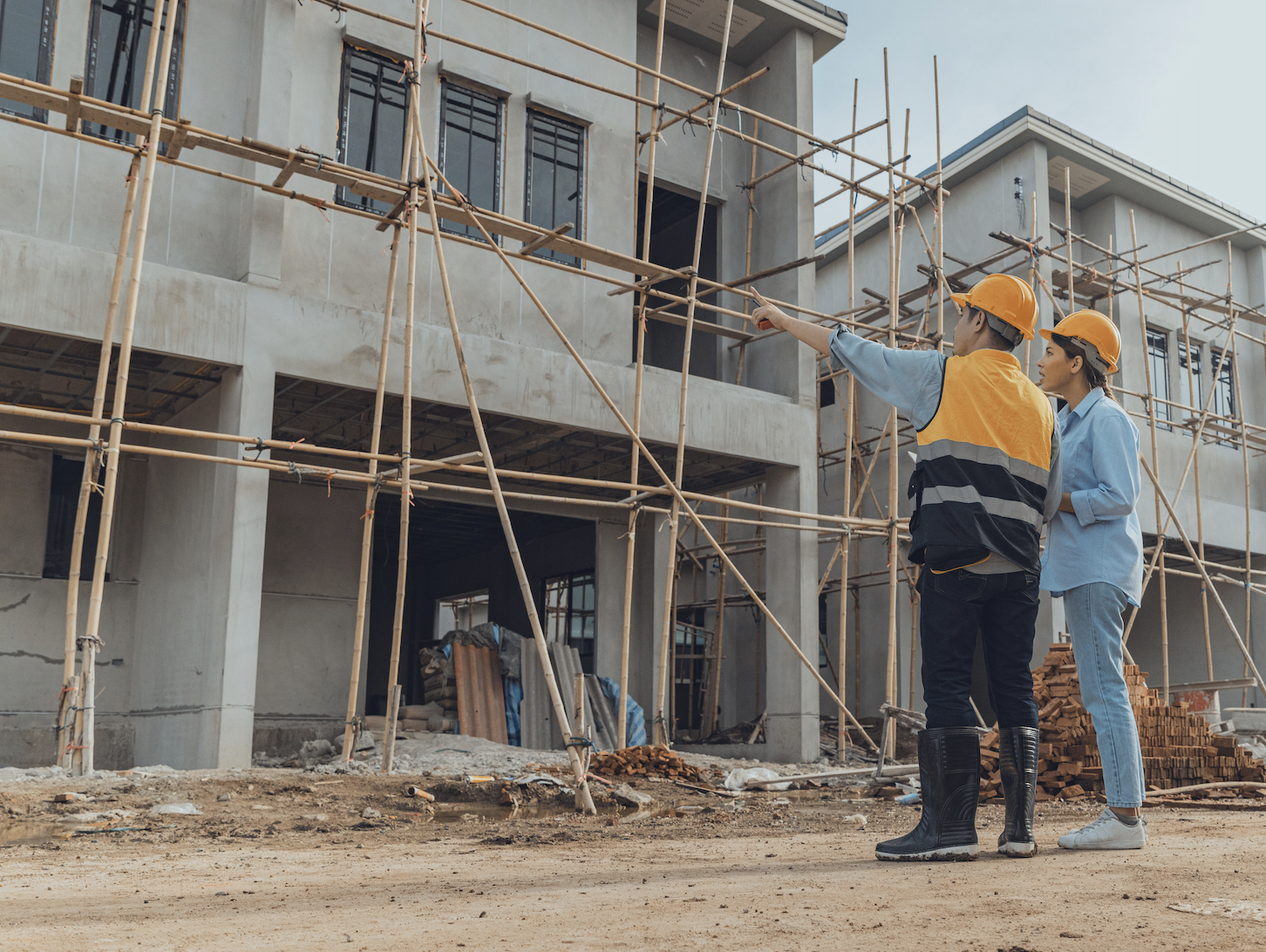 builders talking at a worksite