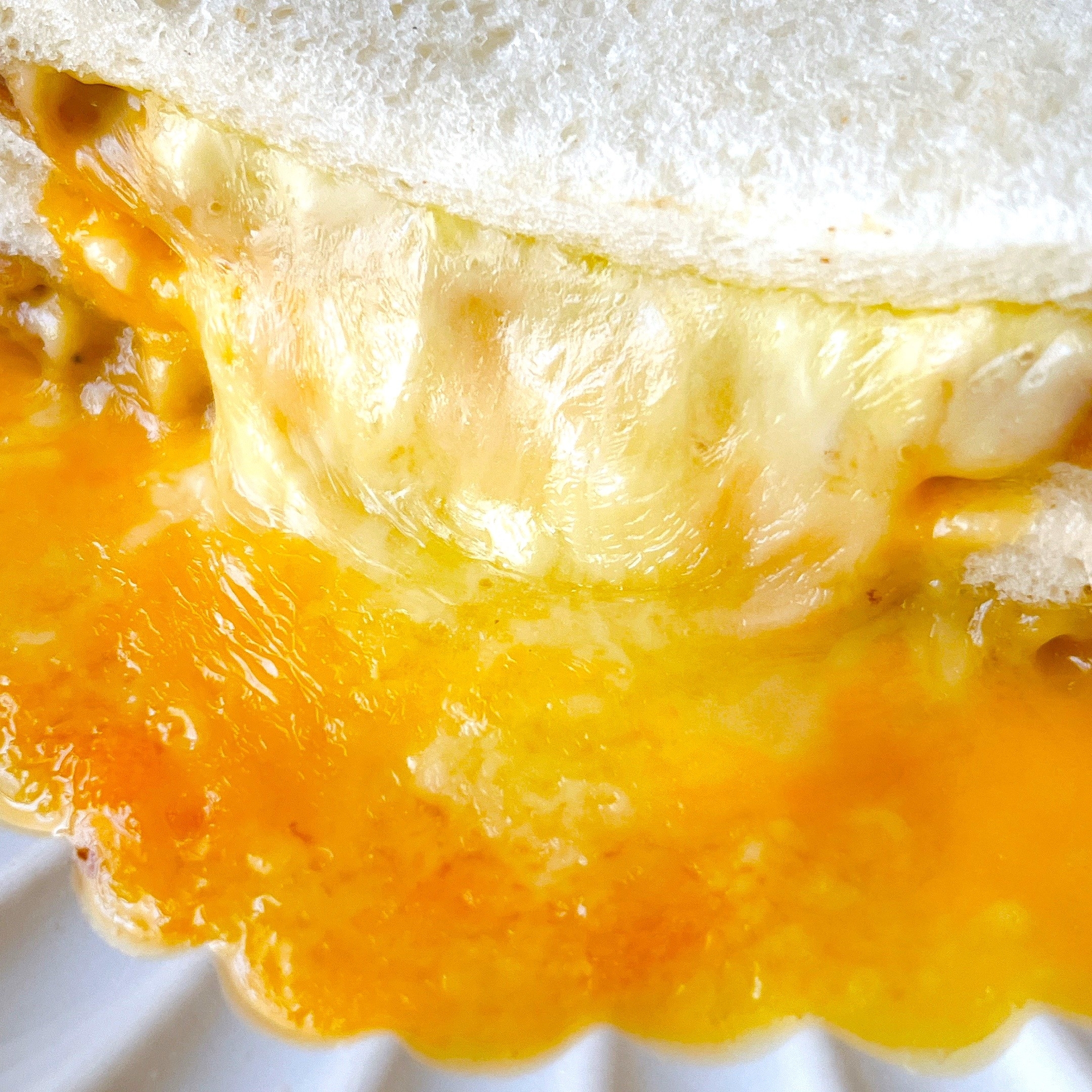 ローソンのオススメの商品「とろ〜りメルトサンド 3種チーズ×ツナ」