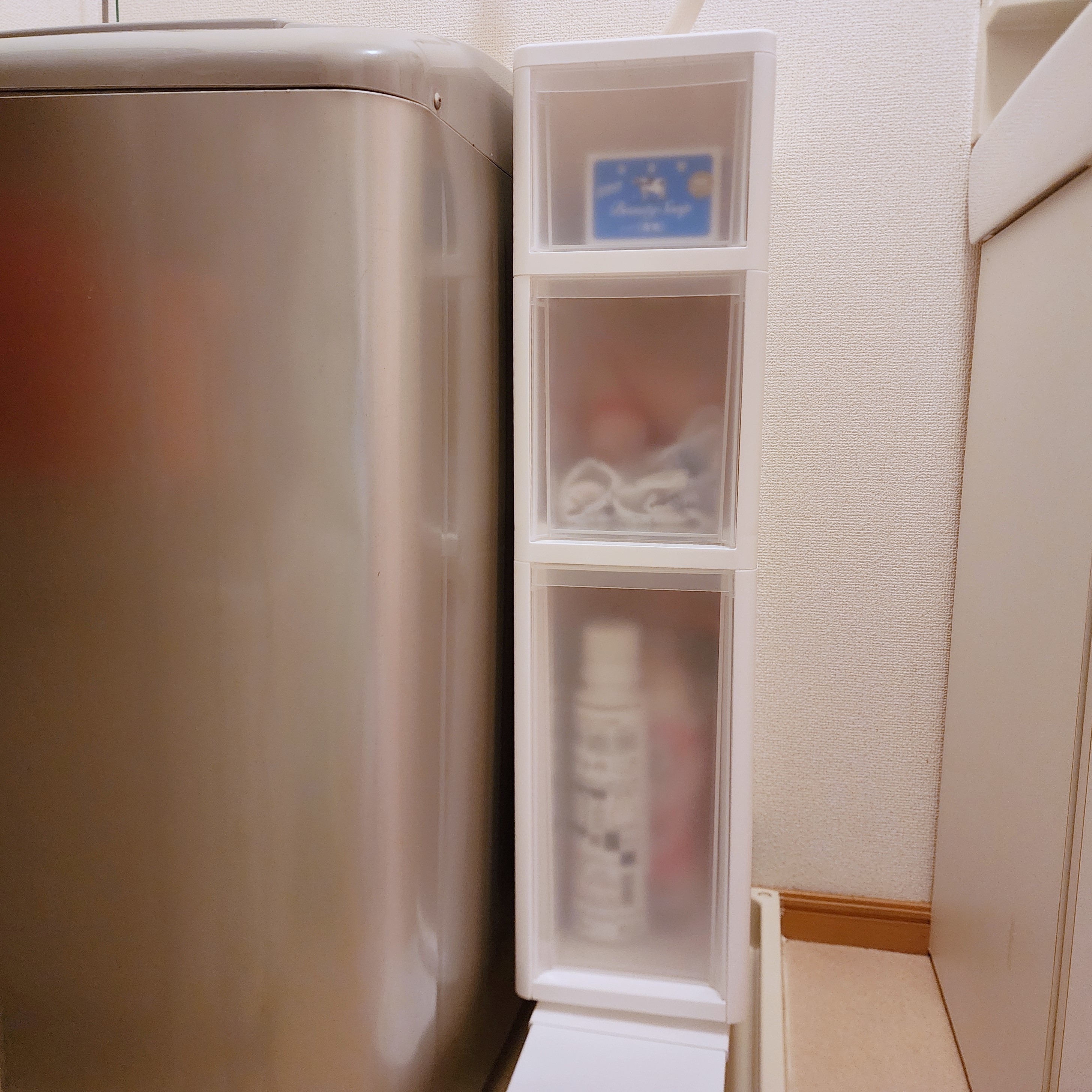 ニトリのおすすめ収納「中身が判別しやすい スリムストッカー 3段（マルチ分割）」