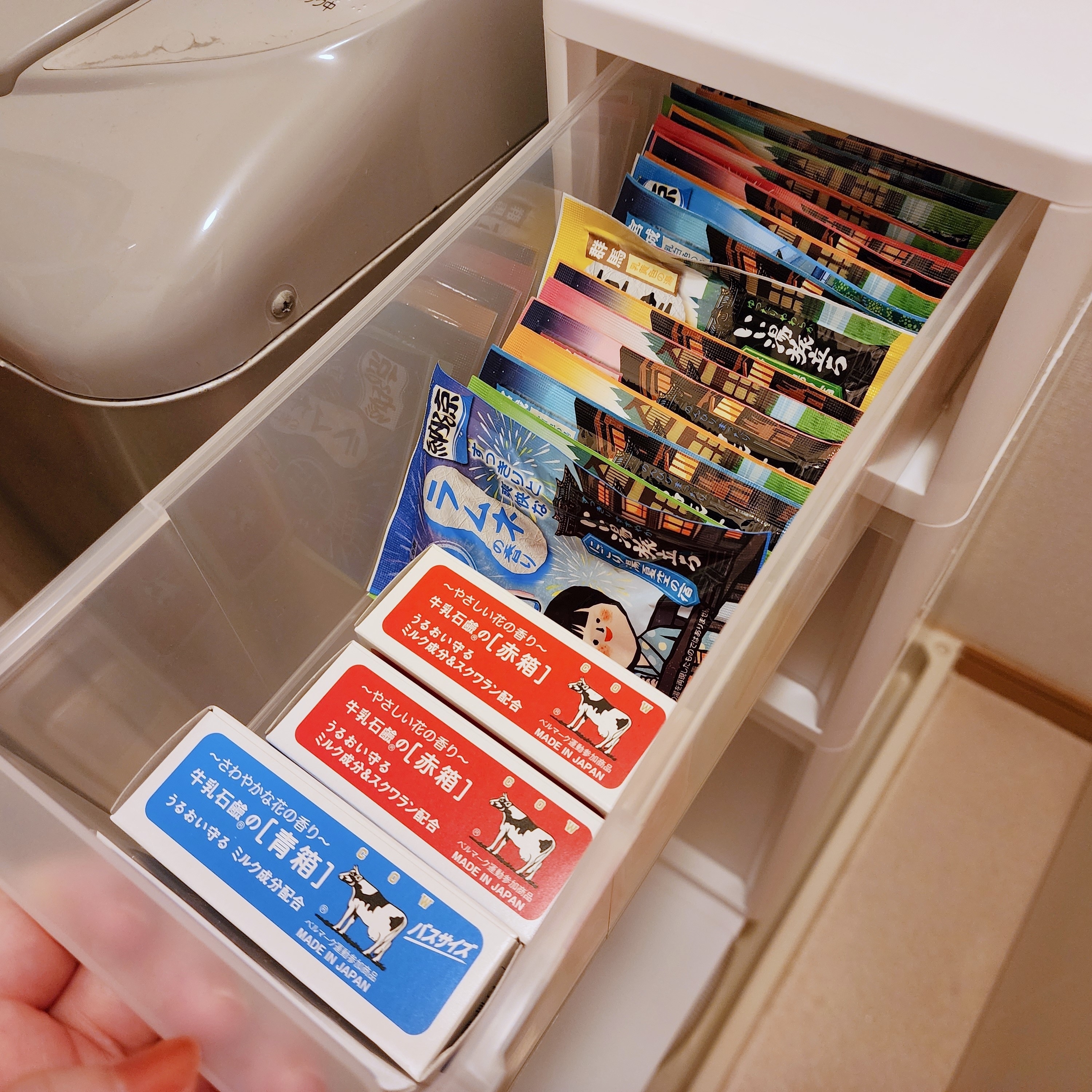 ニトリのおすすめ収納「中身が判別しやすい スリムストッカー 3段(マルチ分割)」