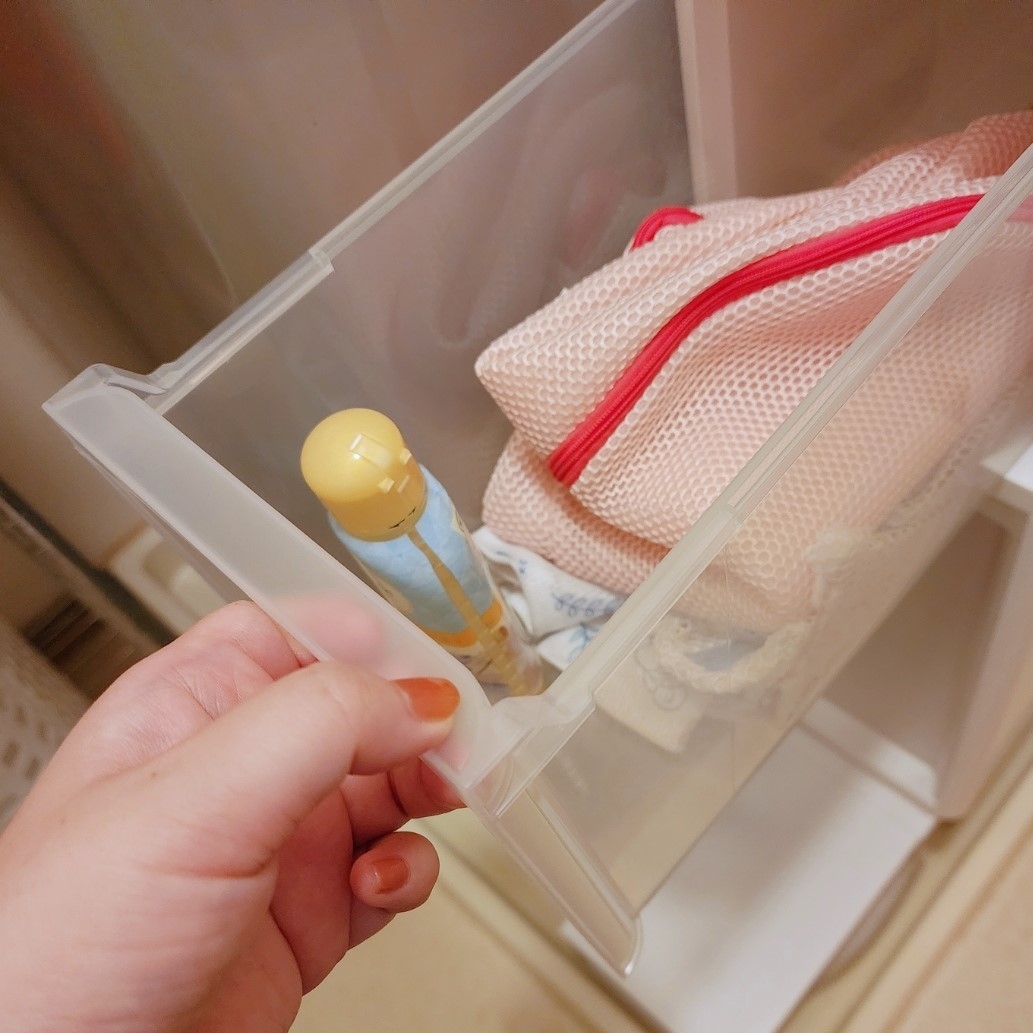 ニトリのおすすめ収納「中身が判別しやすい スリムストッカー 3段(マルチ分割)」