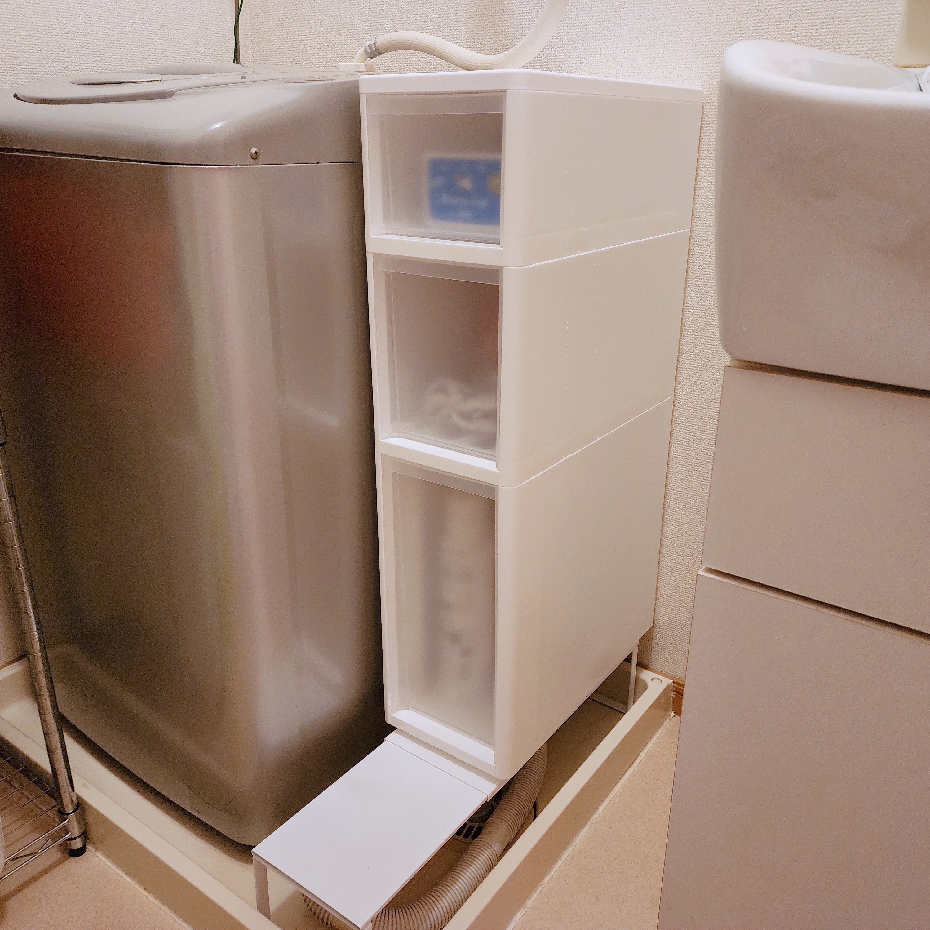 ニトリのおすすめ収納「中身が判別しやすい スリムストッカー 3段(マルチ分割)」