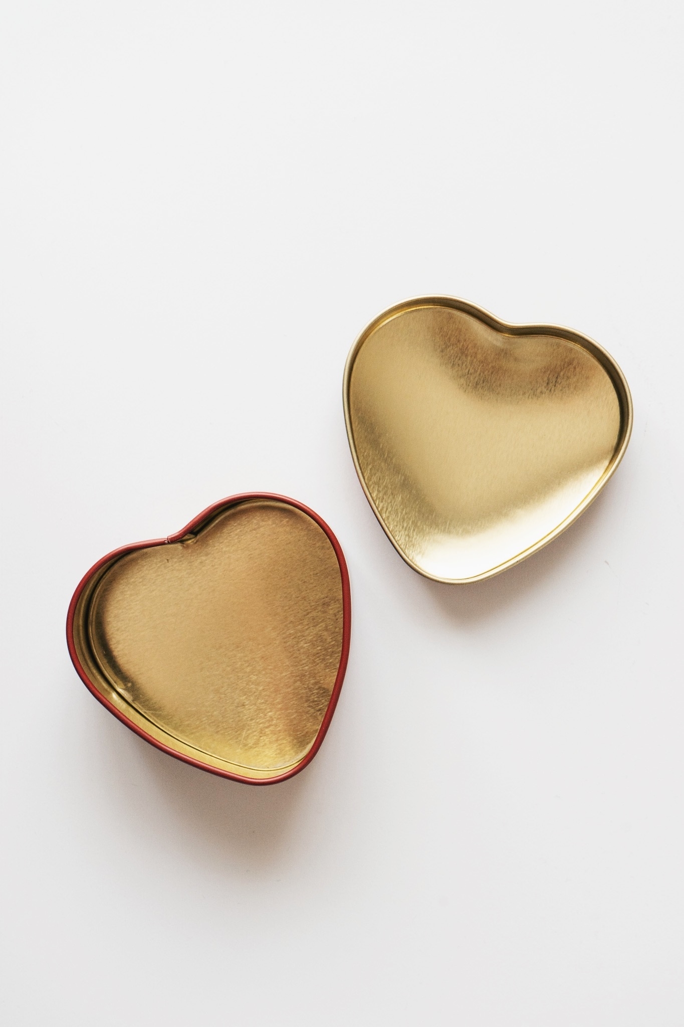 セリアのおすすめ雑貨「ハート缶 ヴィンテージグレース」