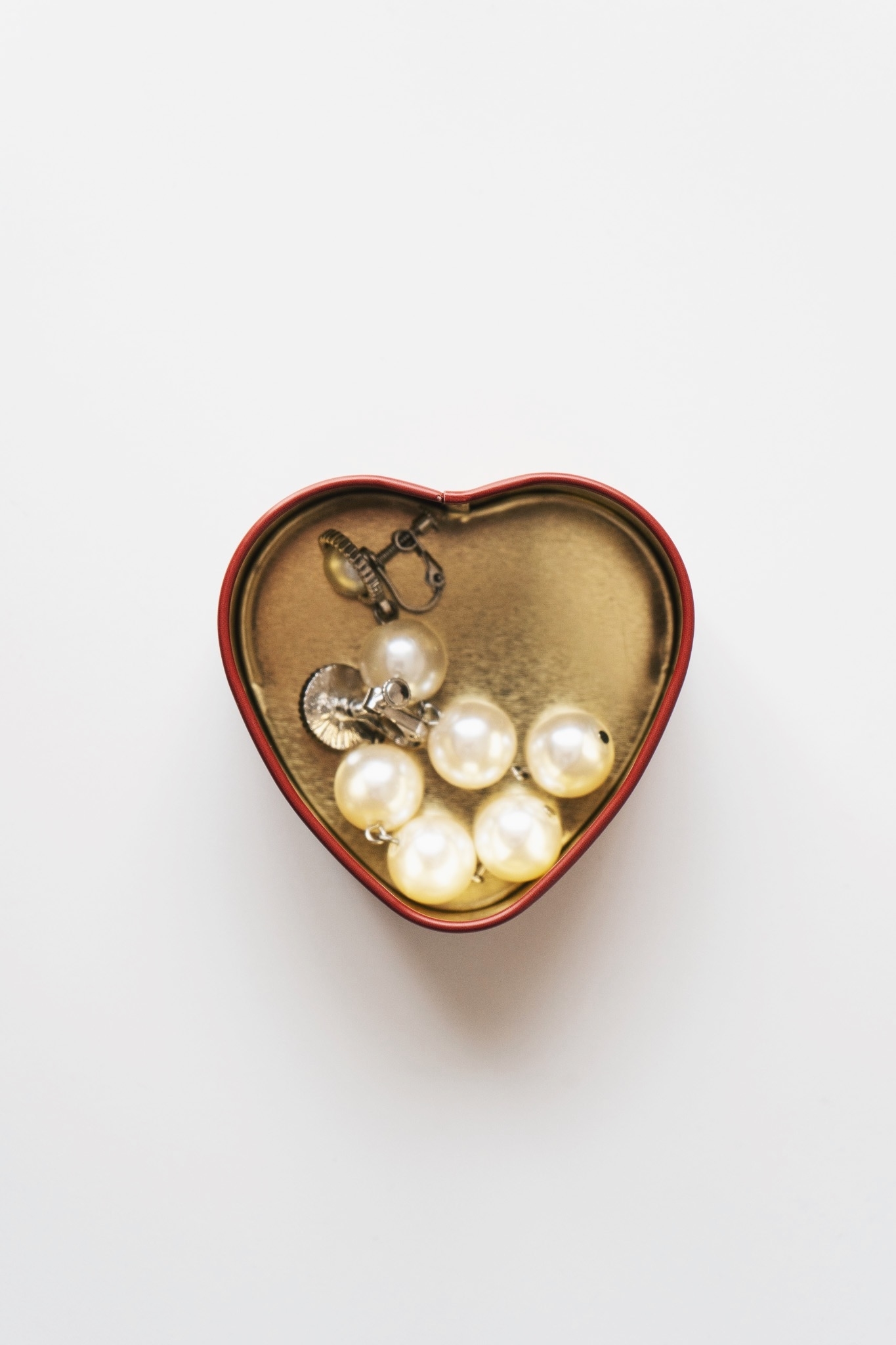 セリアのおすすめ雑貨「ハート缶 ヴィンテージグレース」