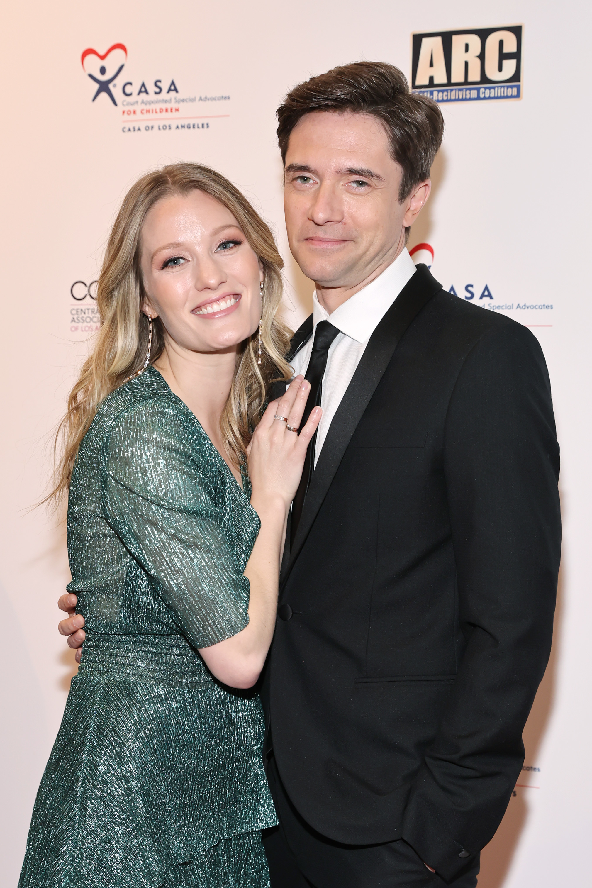 Closeup of Ashley Hinshaw and Topher Grace