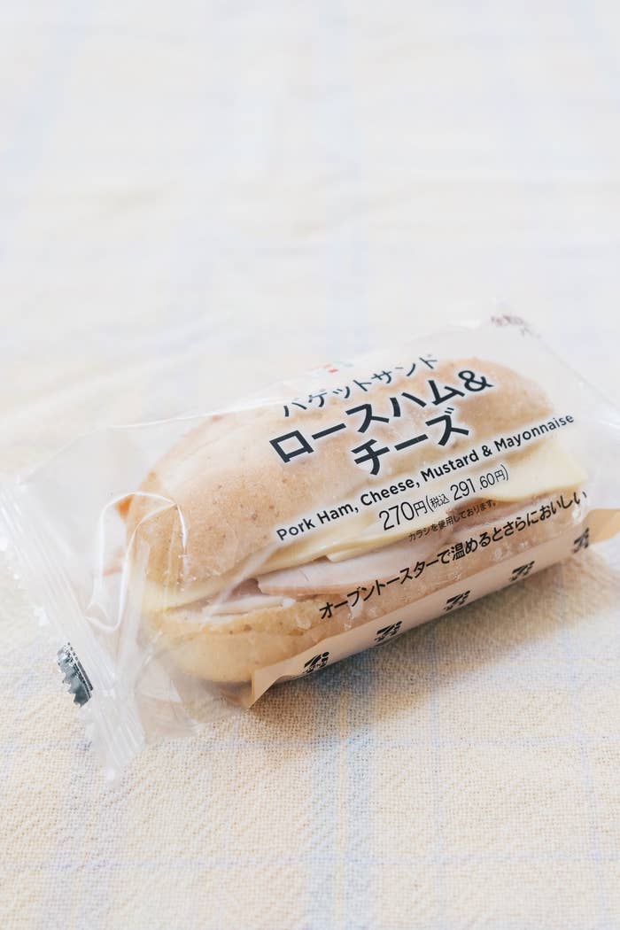 セブンのオススメサンド「バゲットサンド ロースハム＆チーズ」