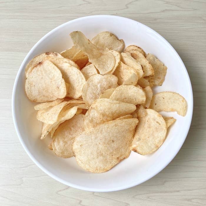 SEIYU(西友)のオススメのスナック「ポテトチップス 魚介のパエリア味 60g」「ポテトチップス 牡蠣のアヒージョ味 60g」