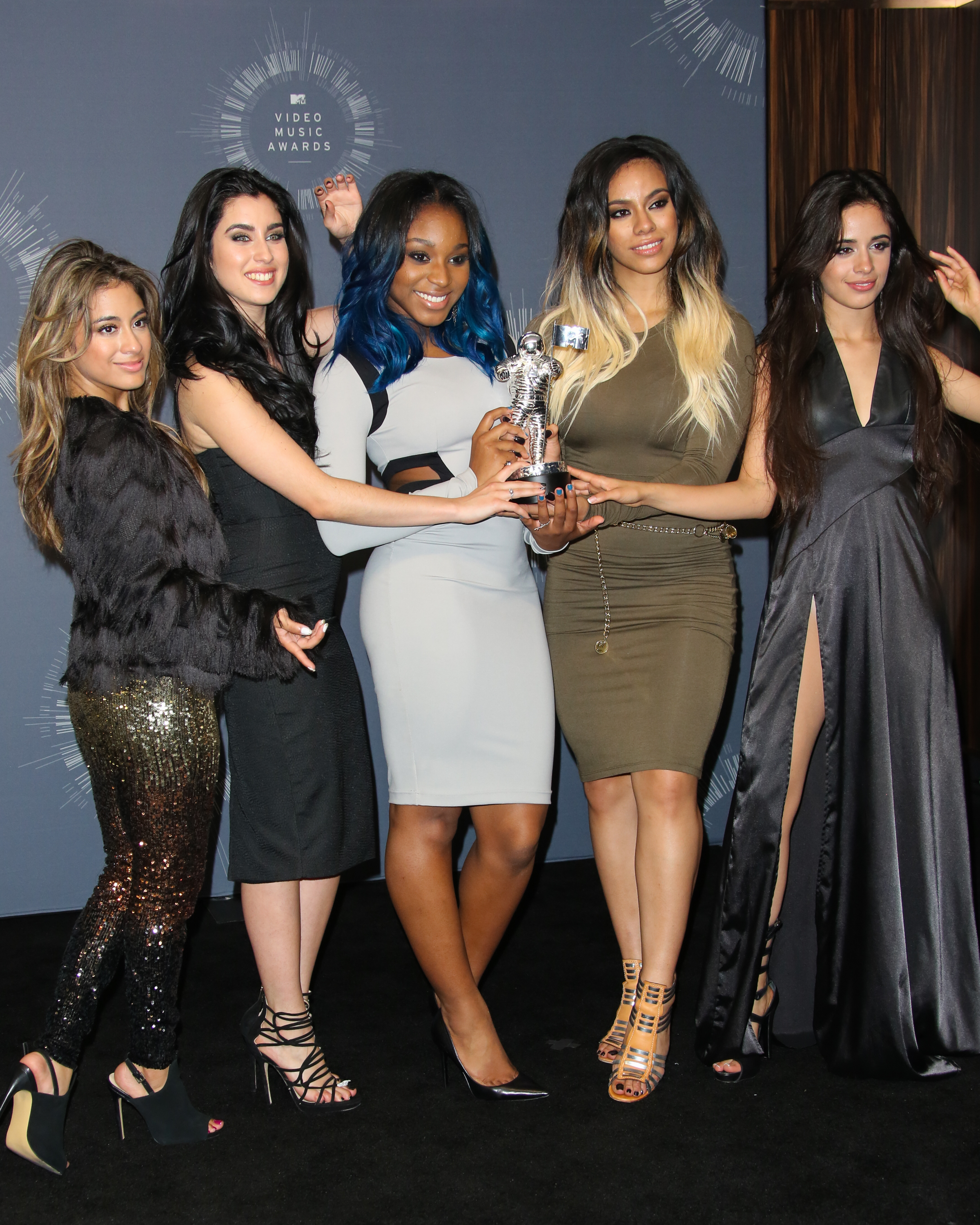 Fifth Harmony holding their Moon Man award