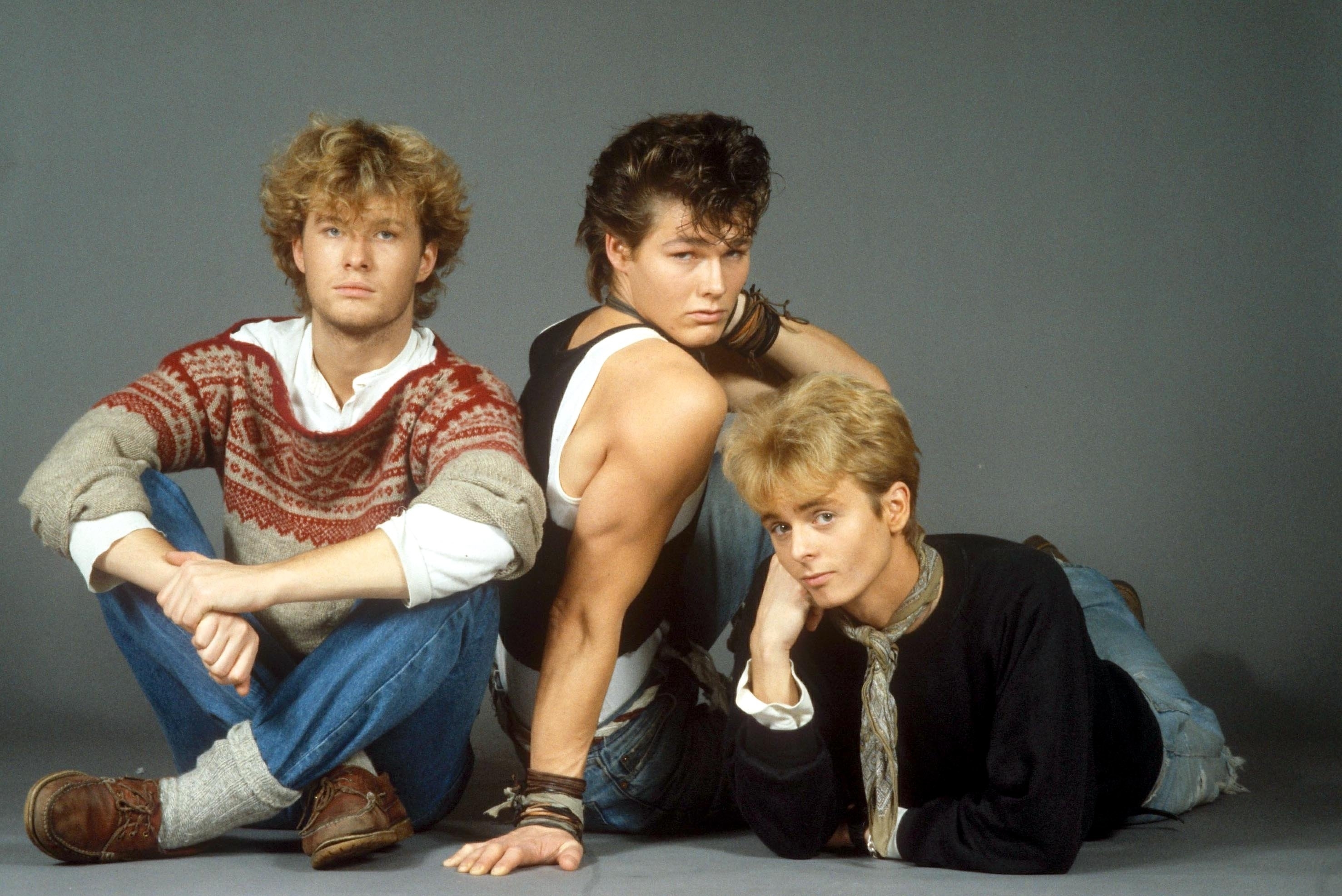 A-ha sitting on the ground in a promo shot
