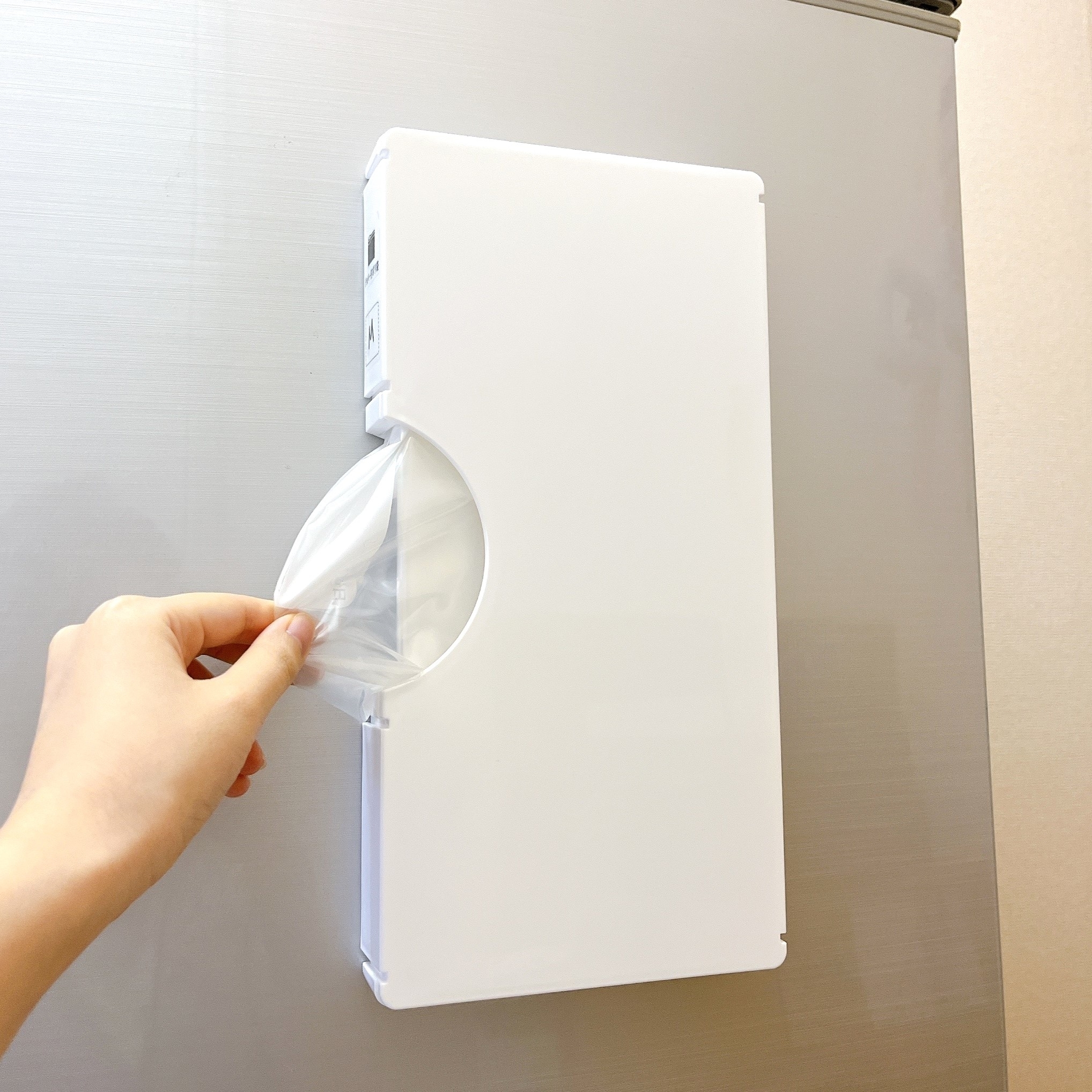 ニトリのオススメの商品「磁石でくっつくゴミ袋&保存袋ホルダー(S K131)」