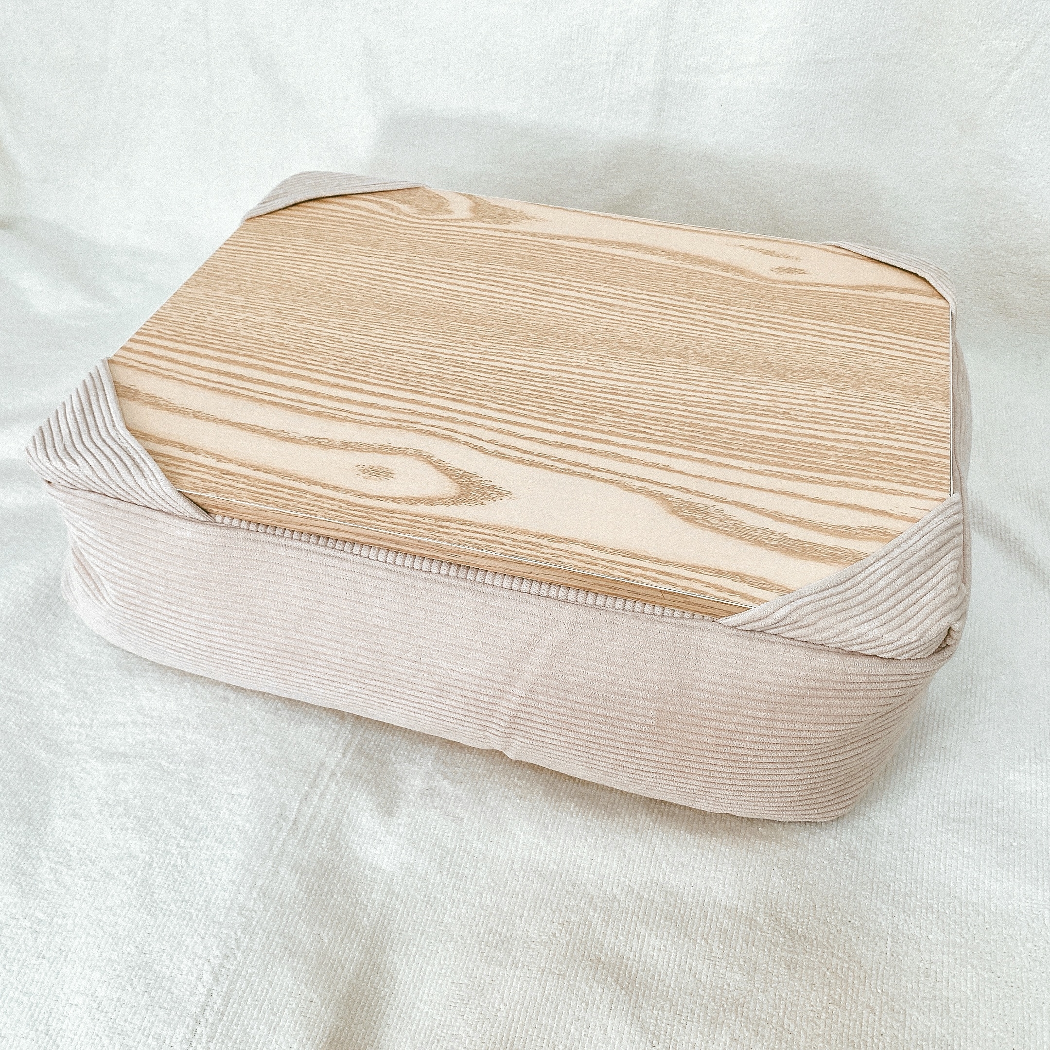 3COINS(スリーコインズ)のおすすめの便利グッズ「【cozyroom】テーブルクッション」