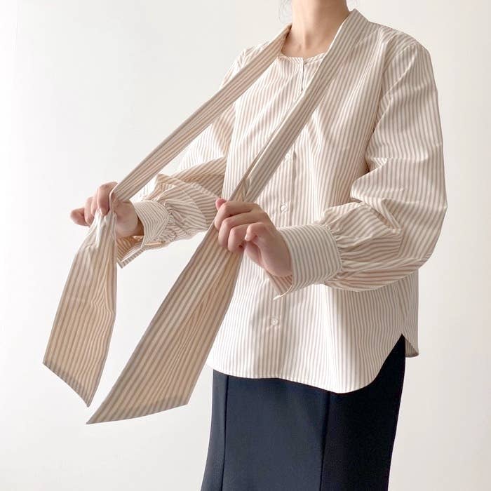 GU(ジーユー)のおすすめトップス「ビッグボウタイブラウス(長袖)(ストライプ)」