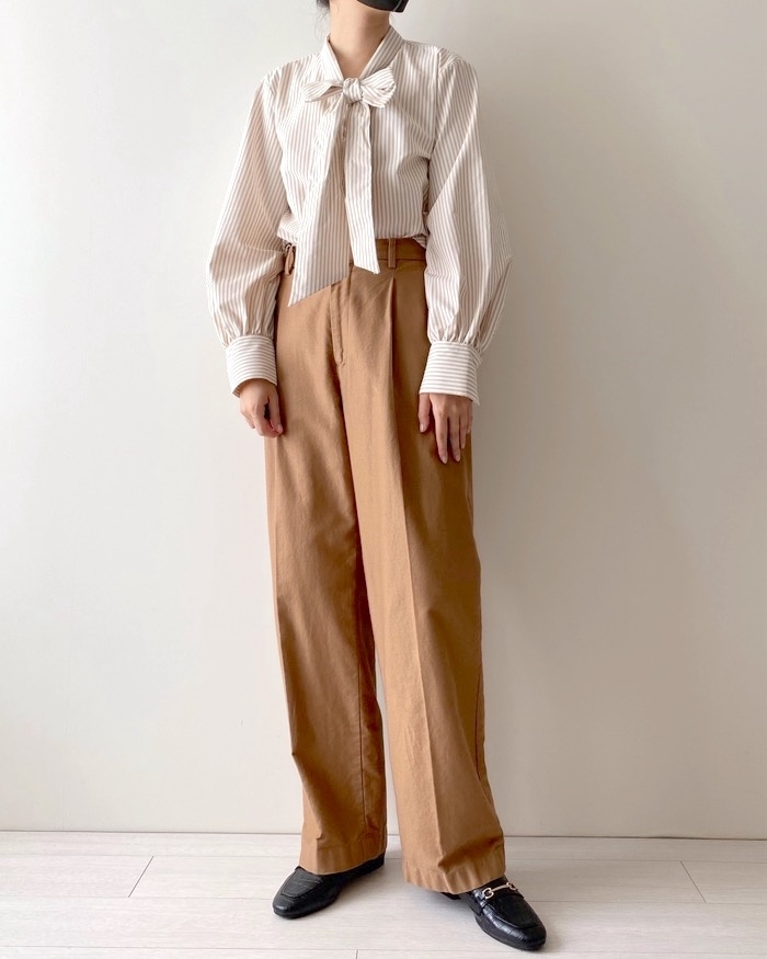 GU(ジーユー)のおすすめトップス「ビッグボウタイブラウス(長袖)(ストライプ)」