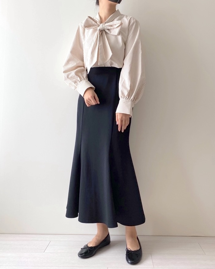 GU(ジーユー)のおすすめトップス「ビッグボウタイブラウス(長袖)(ストライプ)」