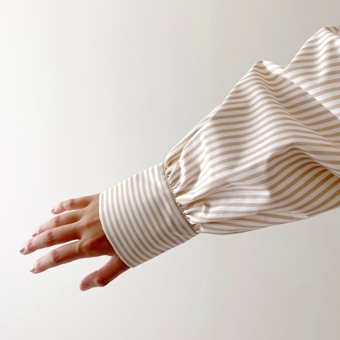 GU(ジーユー)のおすすめトップス「ビッグボウタイブラウス(長袖)(ストライプ)」