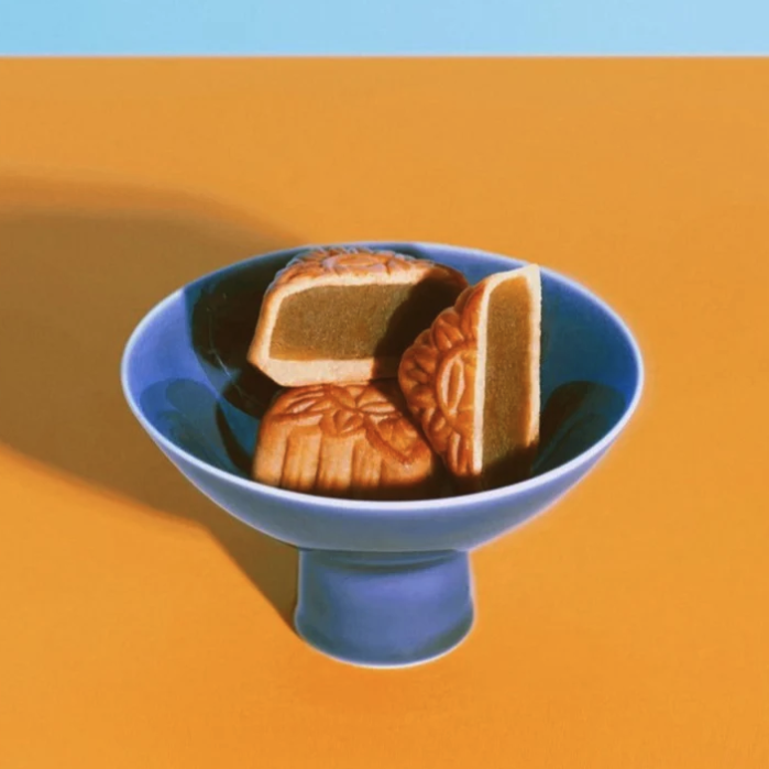 Blue ceramic snack plate holding mooncakes