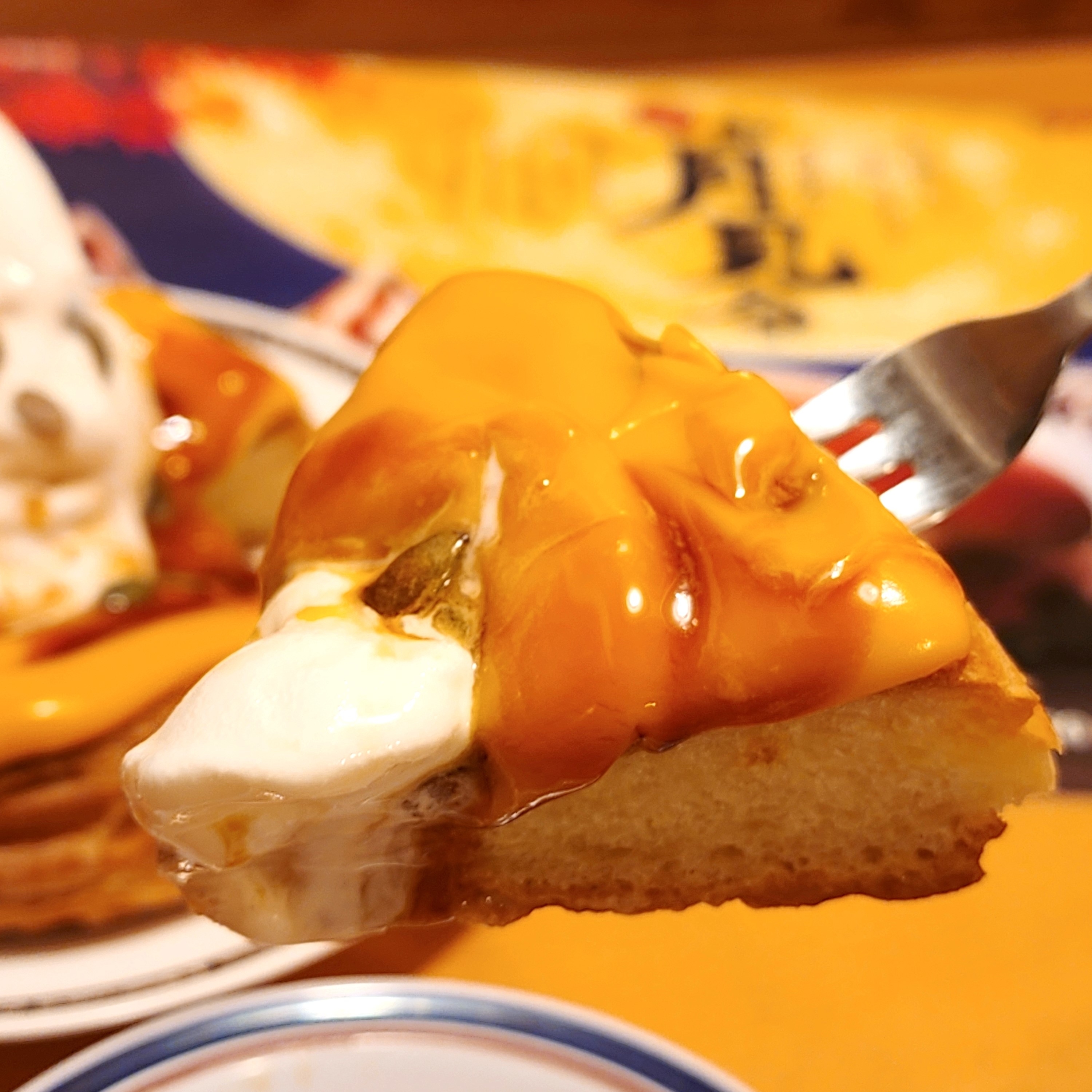 コメダ珈琲店のおすすめフード「お月見フルムーンバーガー」