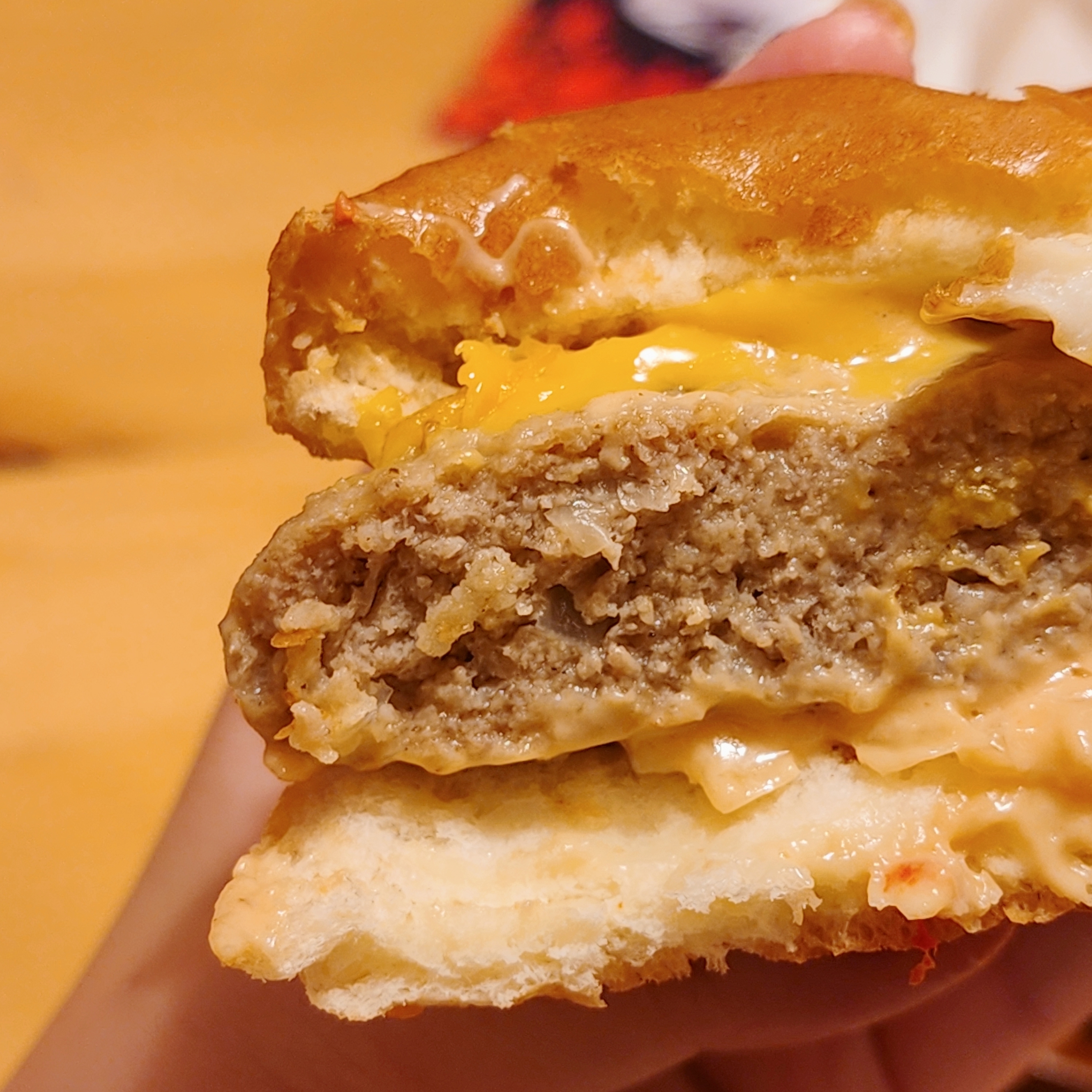 コメダ珈琲店のおすすめフード「お月見フルムーンバーガー」