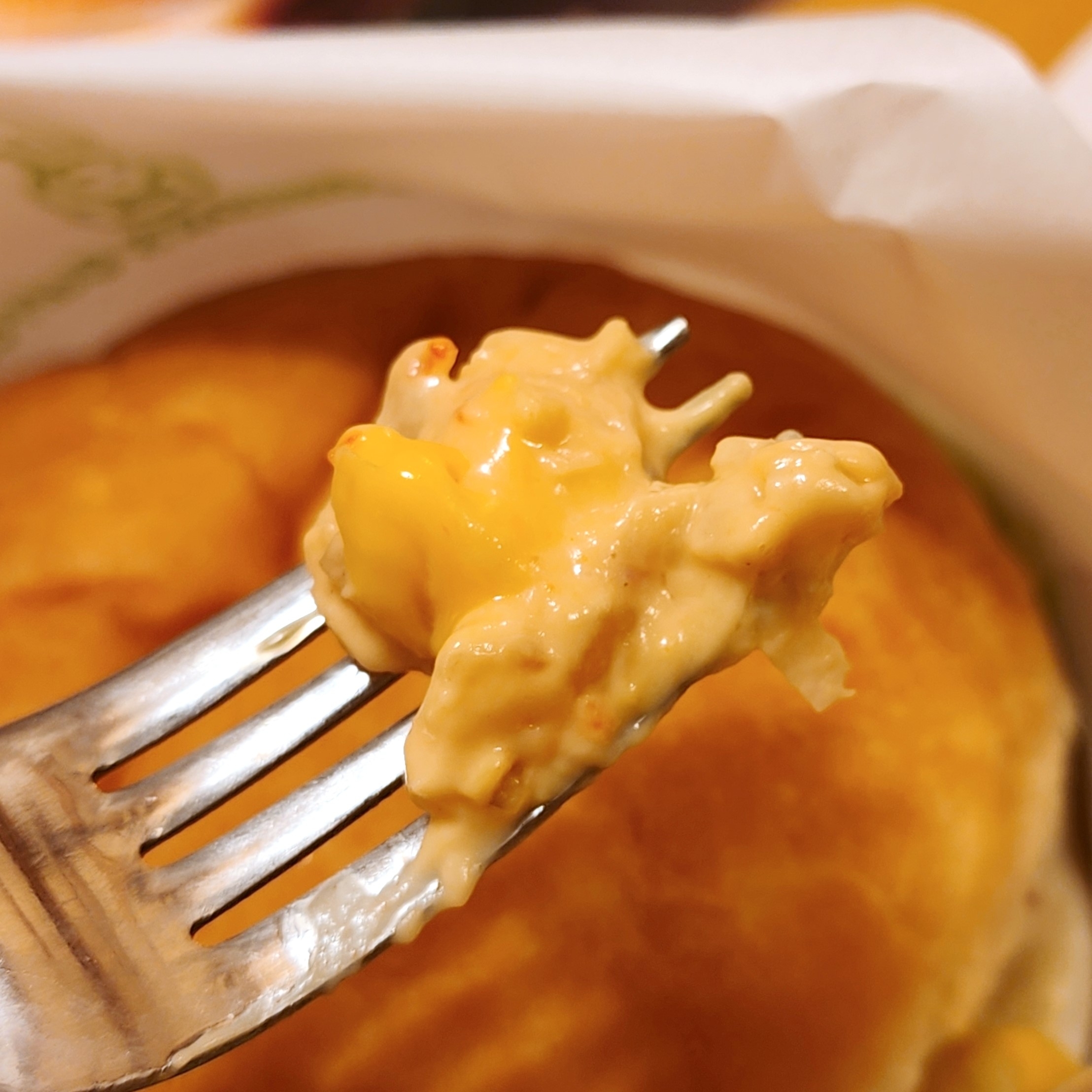 コメダ珈琲店のおすすめフード「お月見フルムーンバーガー」