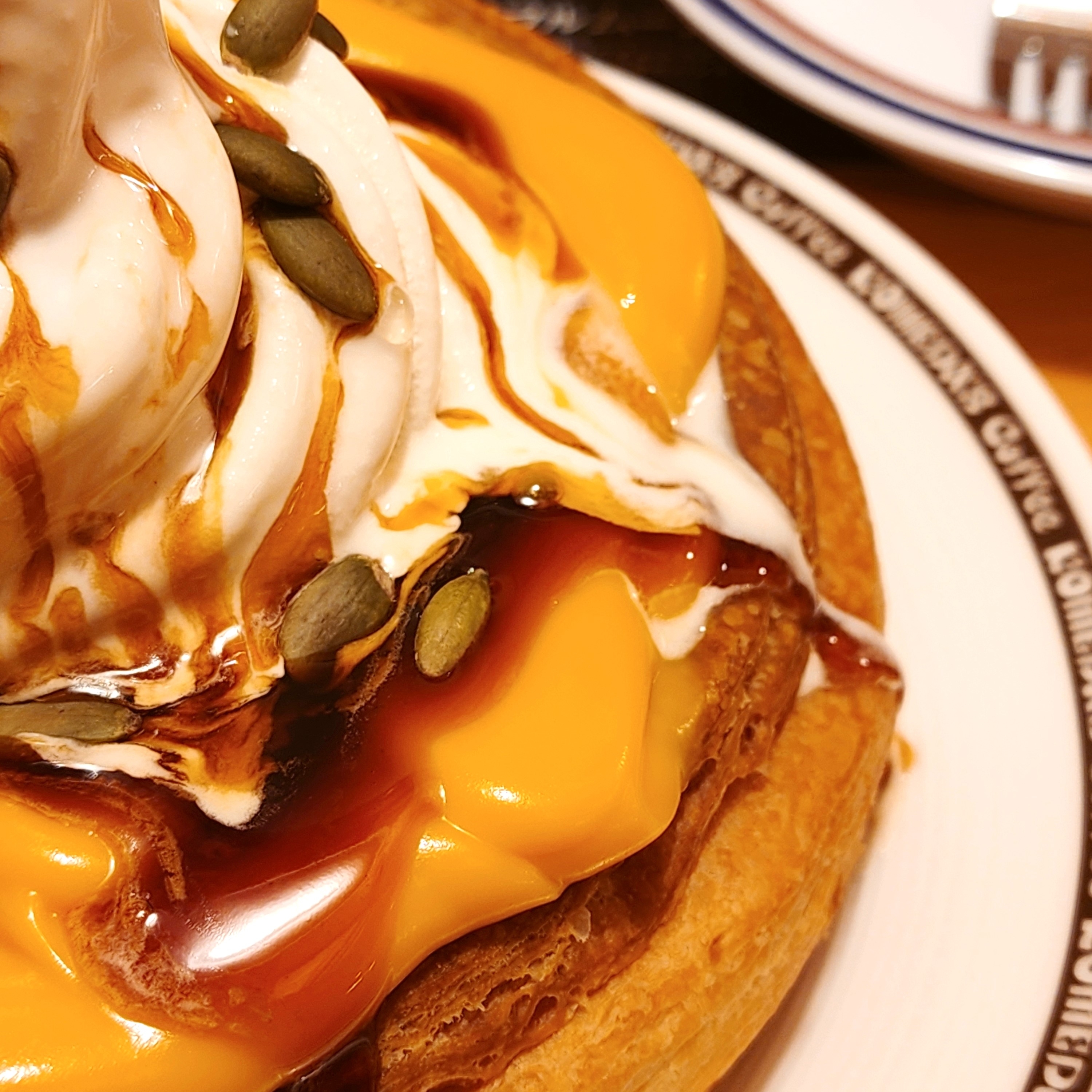 コメダ珈琲店のおすすめスイーツ「お月見シロノワール パンプキン」