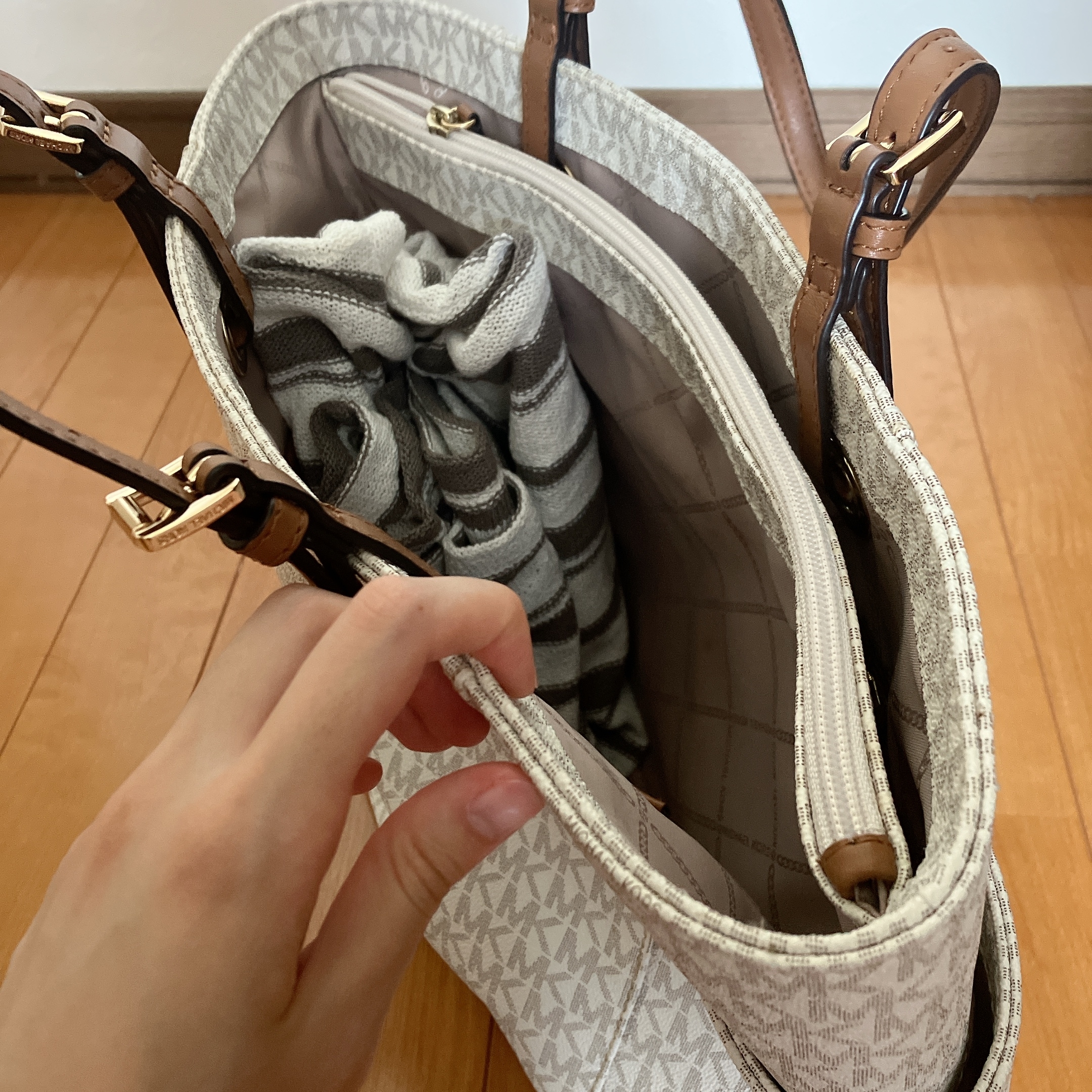 ZARA(ザラ)のおすすめトップス「ストライプ柄ラスティックセーター」