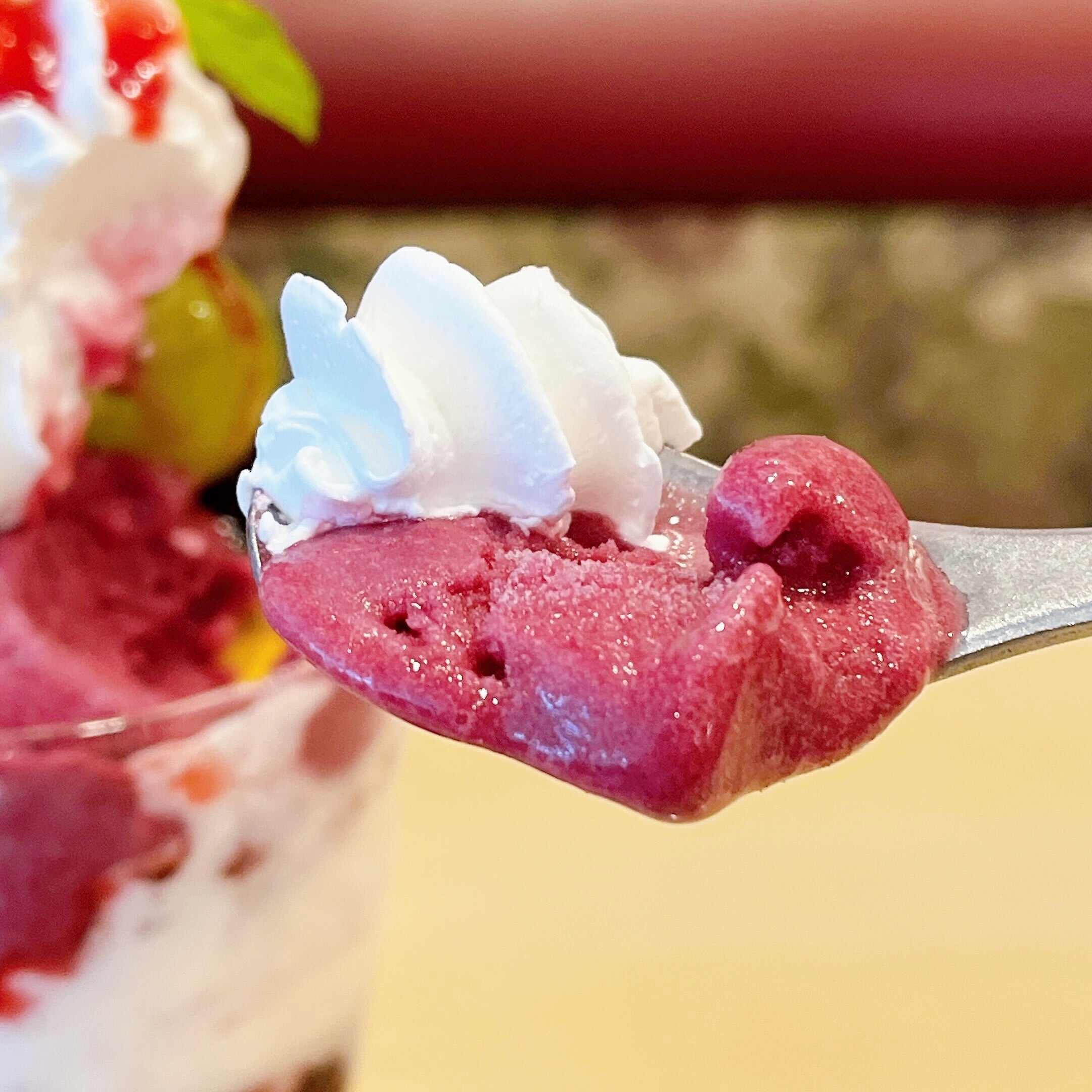 ジョナサンのオススメの期間限定メニュー「季節のジョナパフェ(ぶどう)」