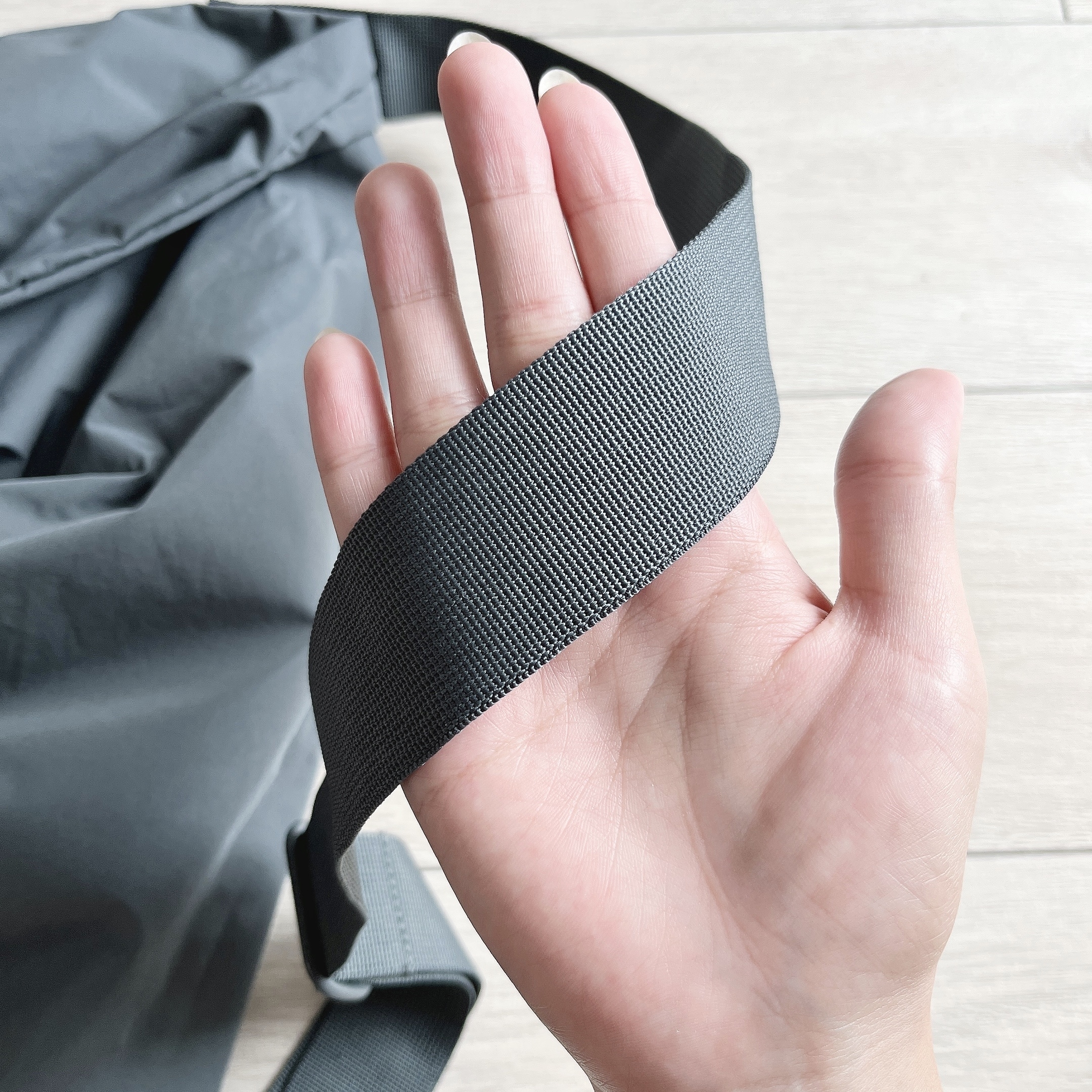 ユニクロUのおすすめバッグ「ドローストリングショルダーバッグ」