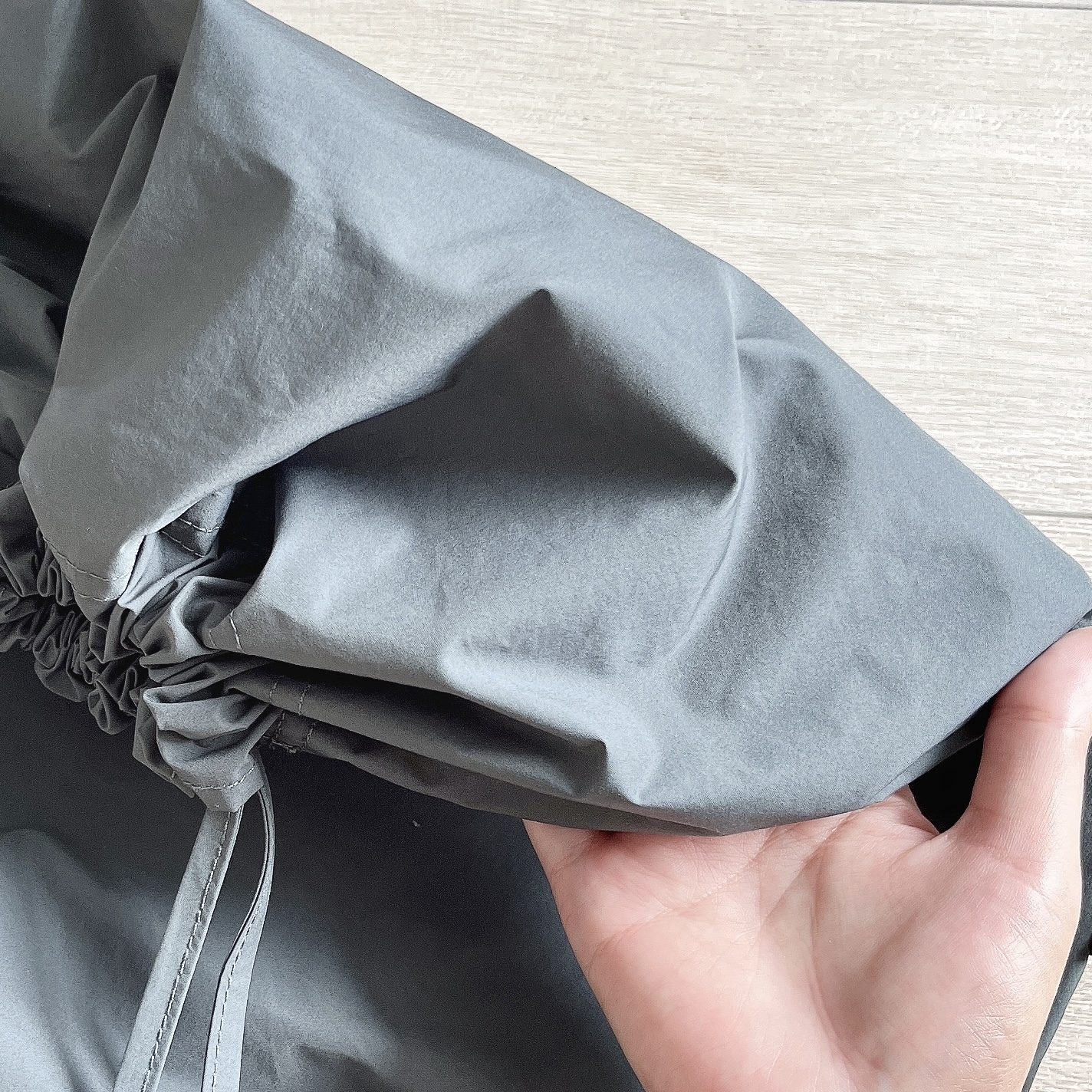 ユニクロUのおすすめバッグ「ドローストリングショルダーバッグ」