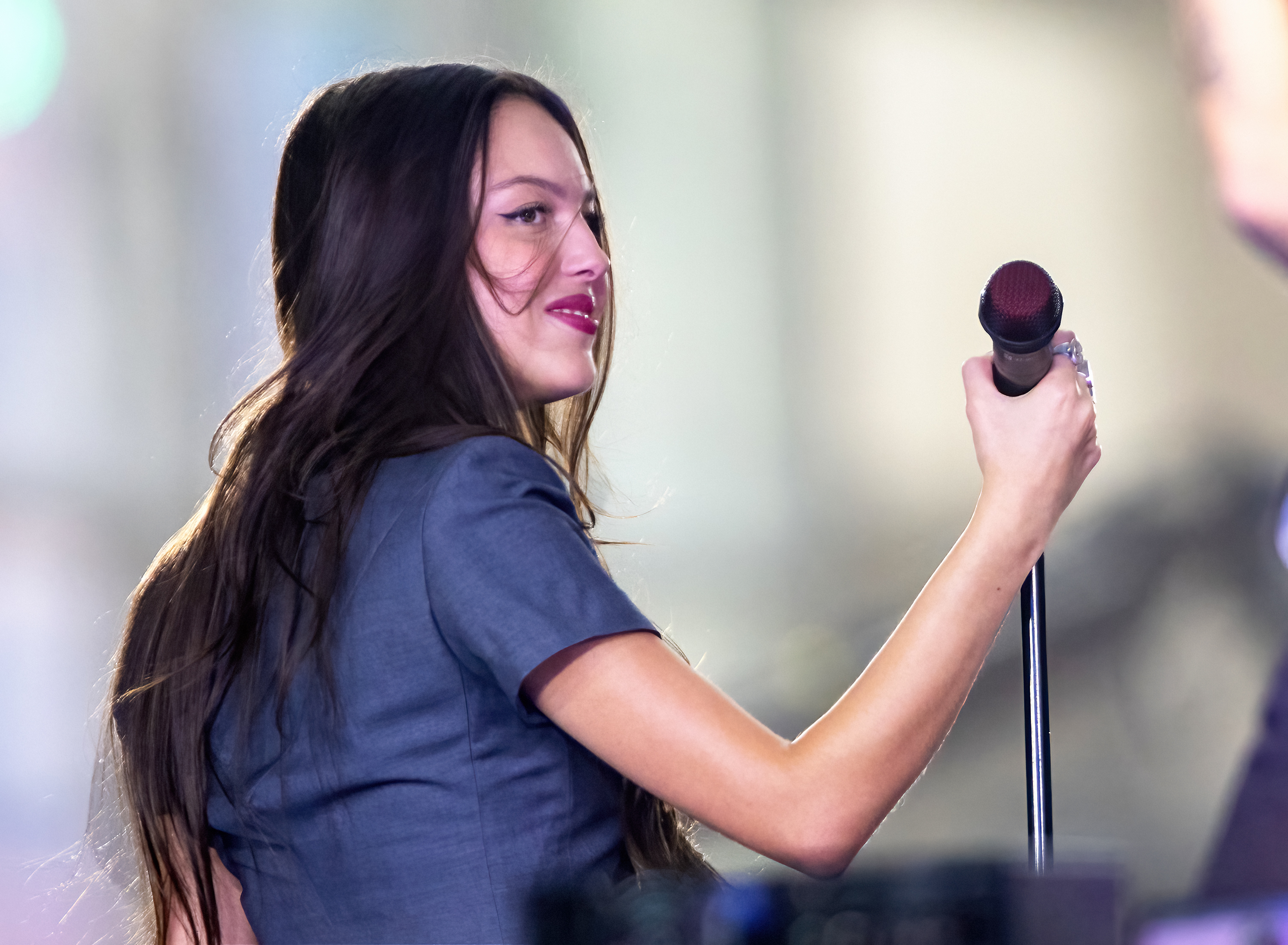 olivia singing on stage
