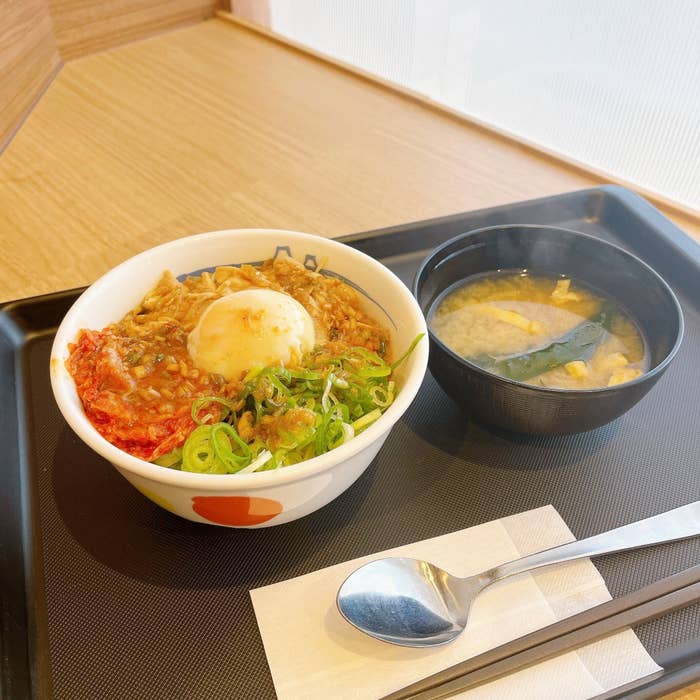 松屋のオススメの期間限定メニュー「鶏肉飯」