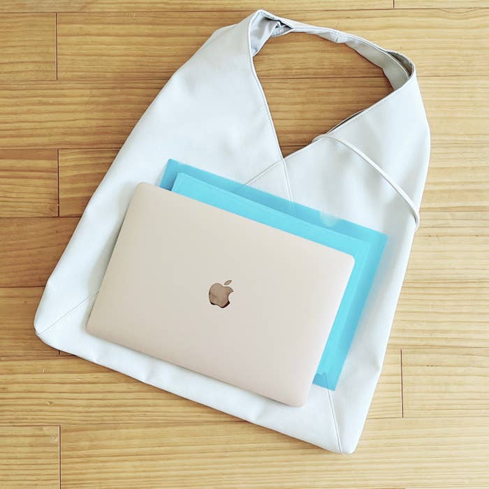 GLOBAL WORK（グローバルワーク）のおすすめのバッグ「ケース付きトライアングルトート」