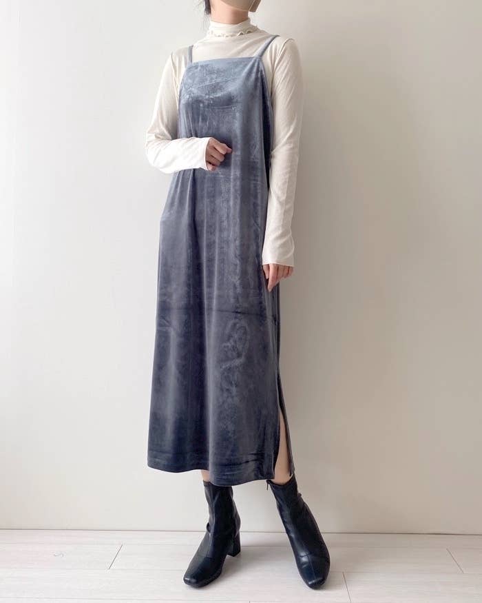 GU（ジーユー）のおすすめワンピース「ベロアキャミソールワンピースQ」