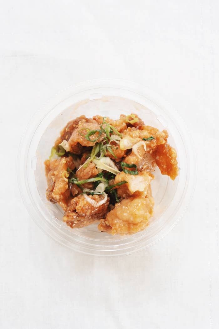 セブンのおすすめ惣菜「冷製仕立て 揚げささみのレモンソース和え」
