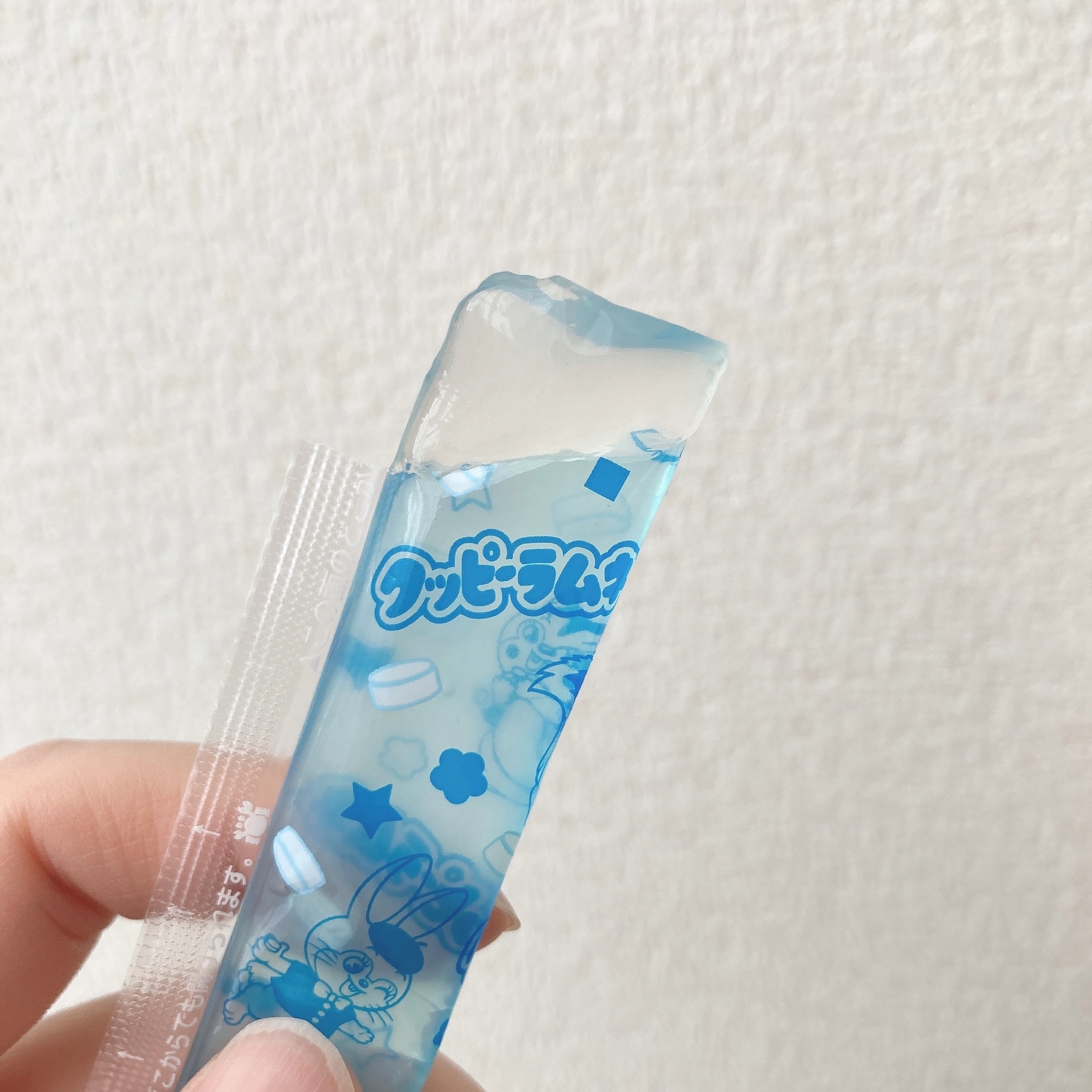 LAWSON(ローソン)のオススメのゼリー「クッピーラムネスティックゼリー 6本」