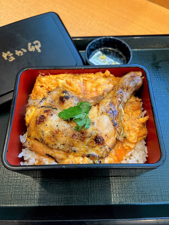 なか卯のオススメの商品「ほろチキ親子重」