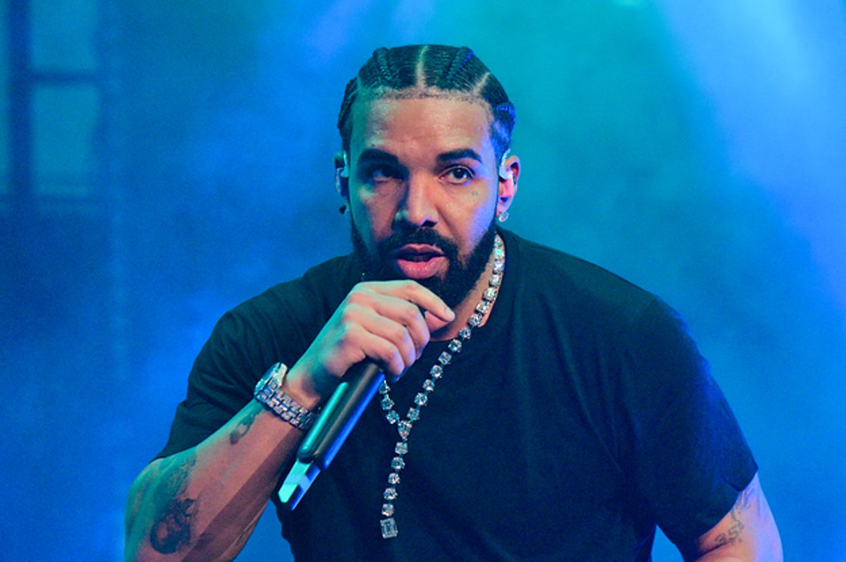 Drake Unveils The Nike Book Chapter 1 Live in Concert! - Fastsole