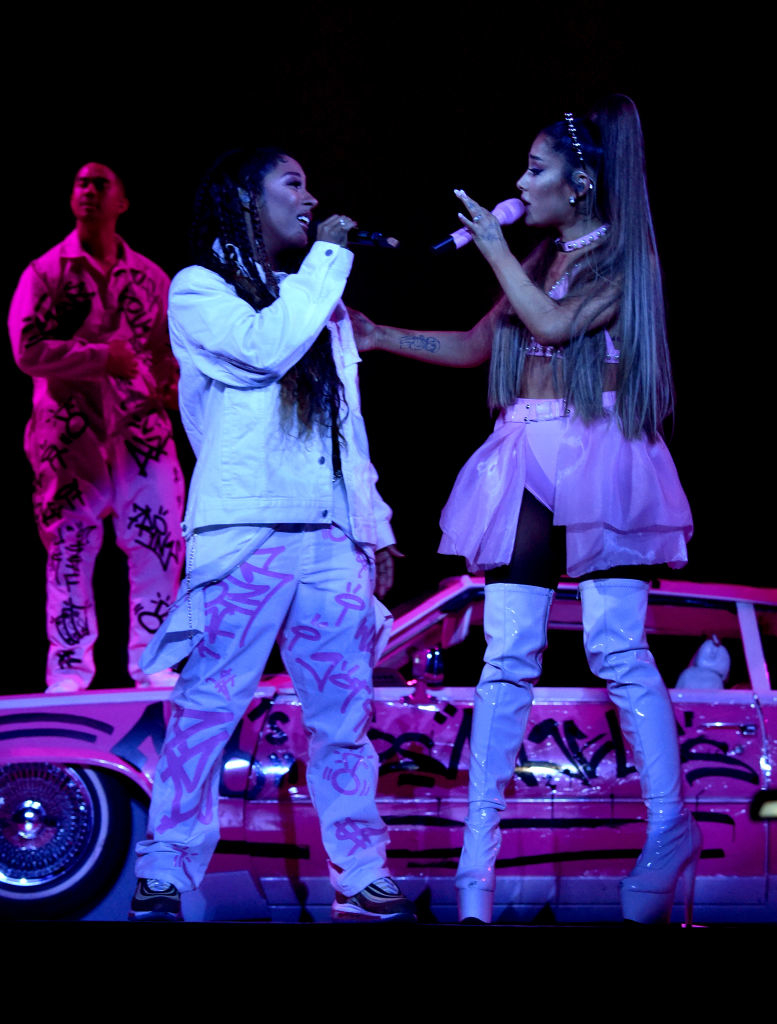 victoria singing on stage with ariana grande