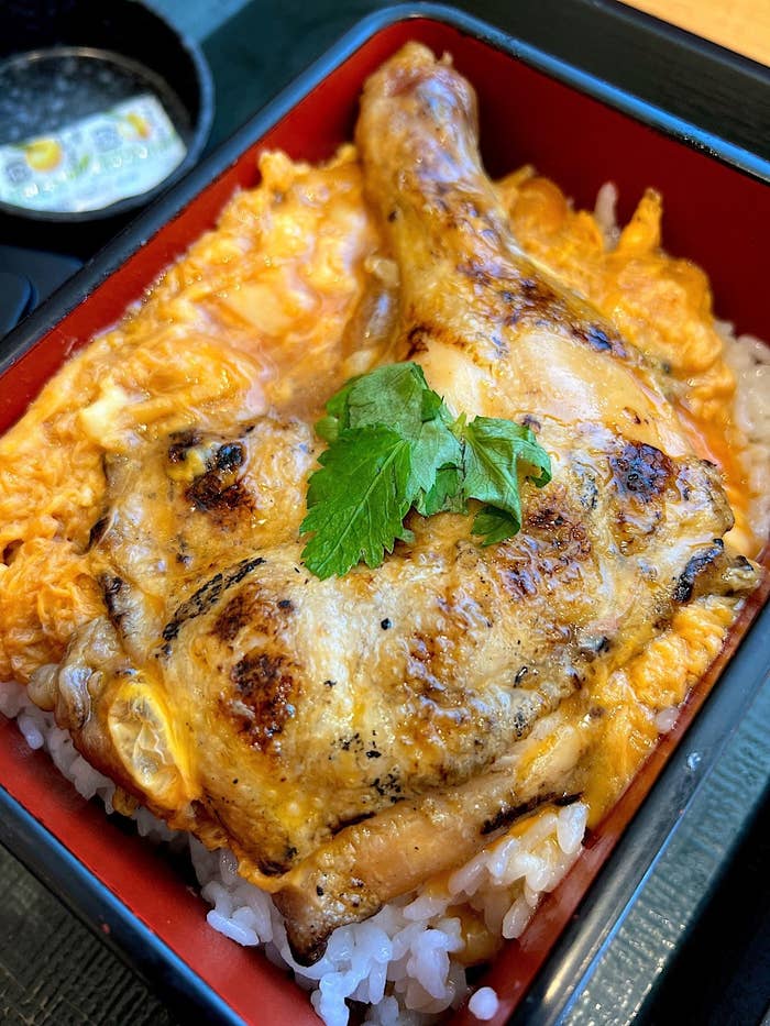 なか卯のオススメの商品「ほろチキ親子重」