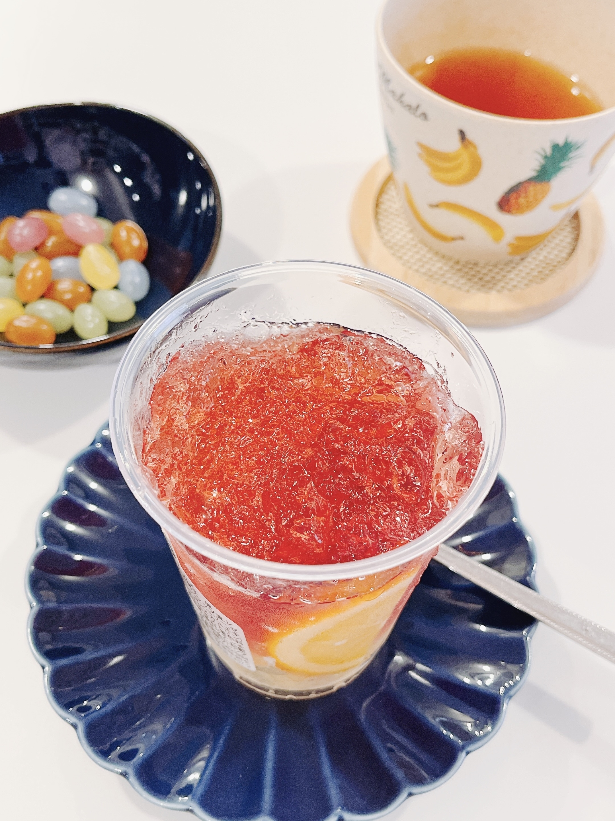 成城石井のおすすめスイーツ「彩り果実のハイビスカスティーゼリー」