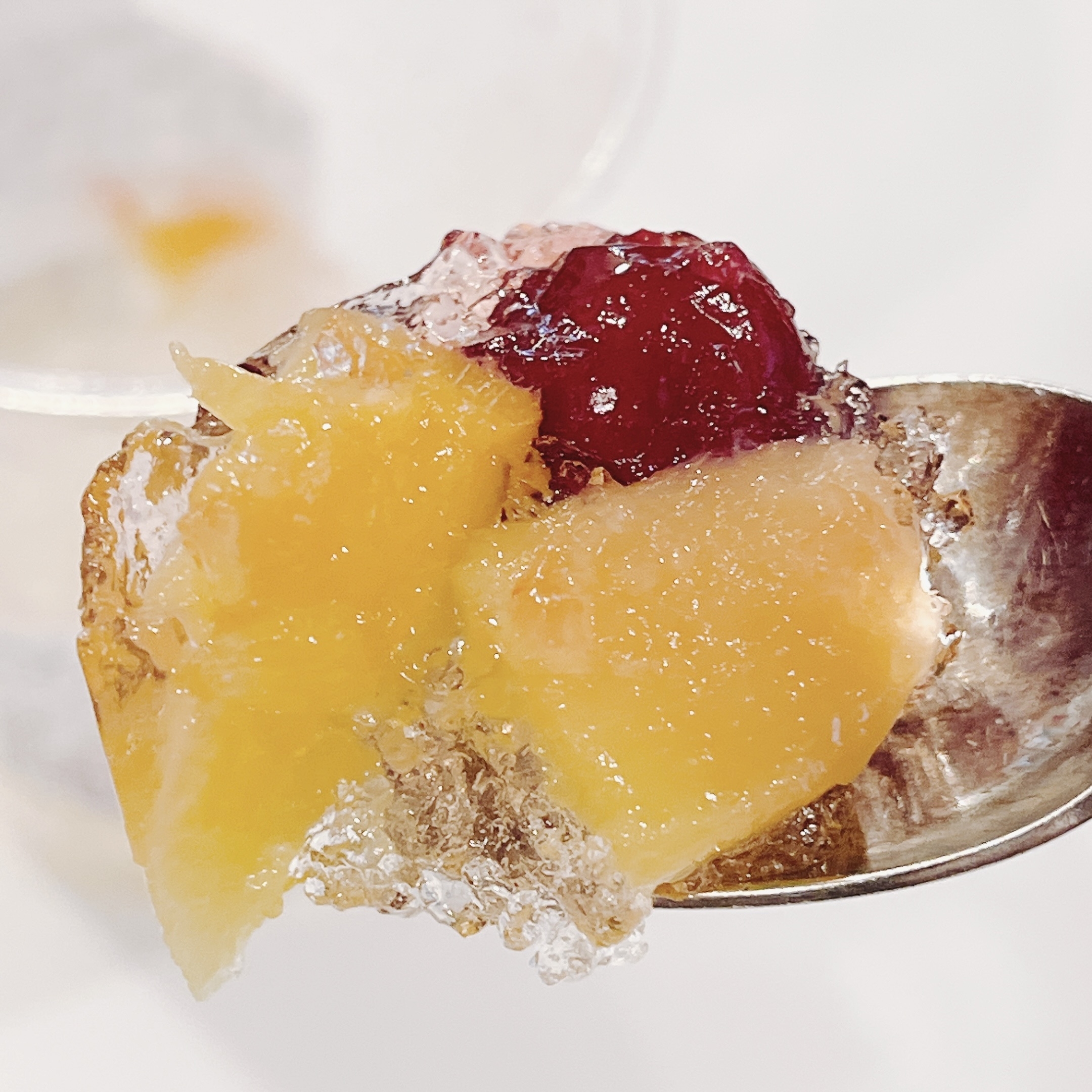 成城石井のおすすめスイーツ「彩り果実のハイビスカスティーゼリー」