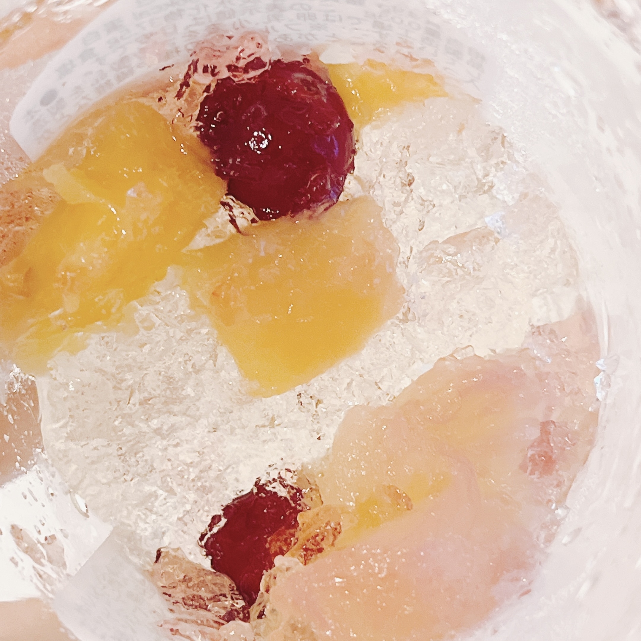 成城石井のおすすめスイーツ「彩り果実のハイビスカスティーゼリー」