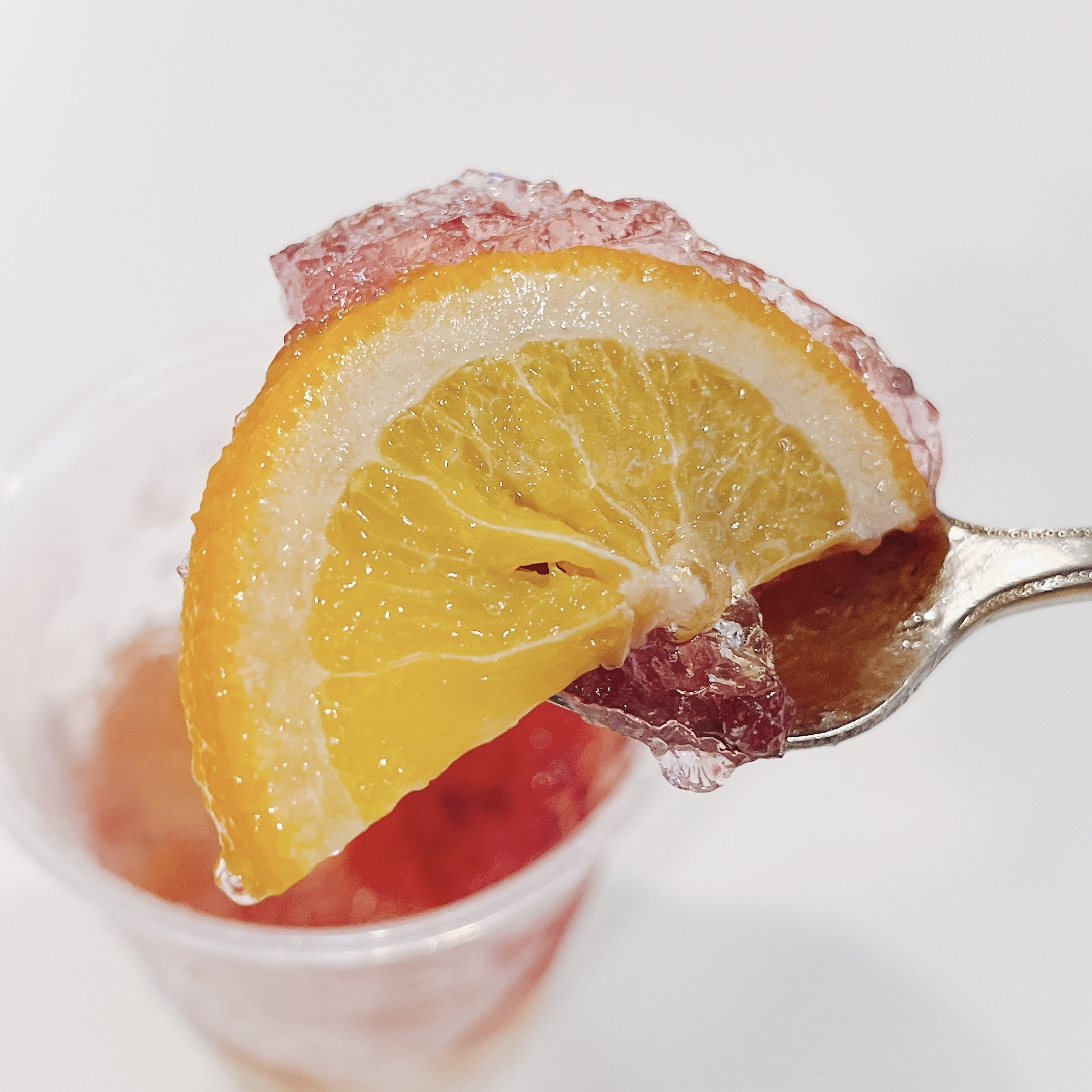 成城石井のおすすめスイーツ「彩り果実のハイビスカスティーゼリー」