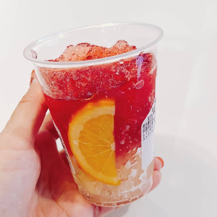 成城石井のおすすめスイーツ「彩り果実のハイビスカスティーゼリー」