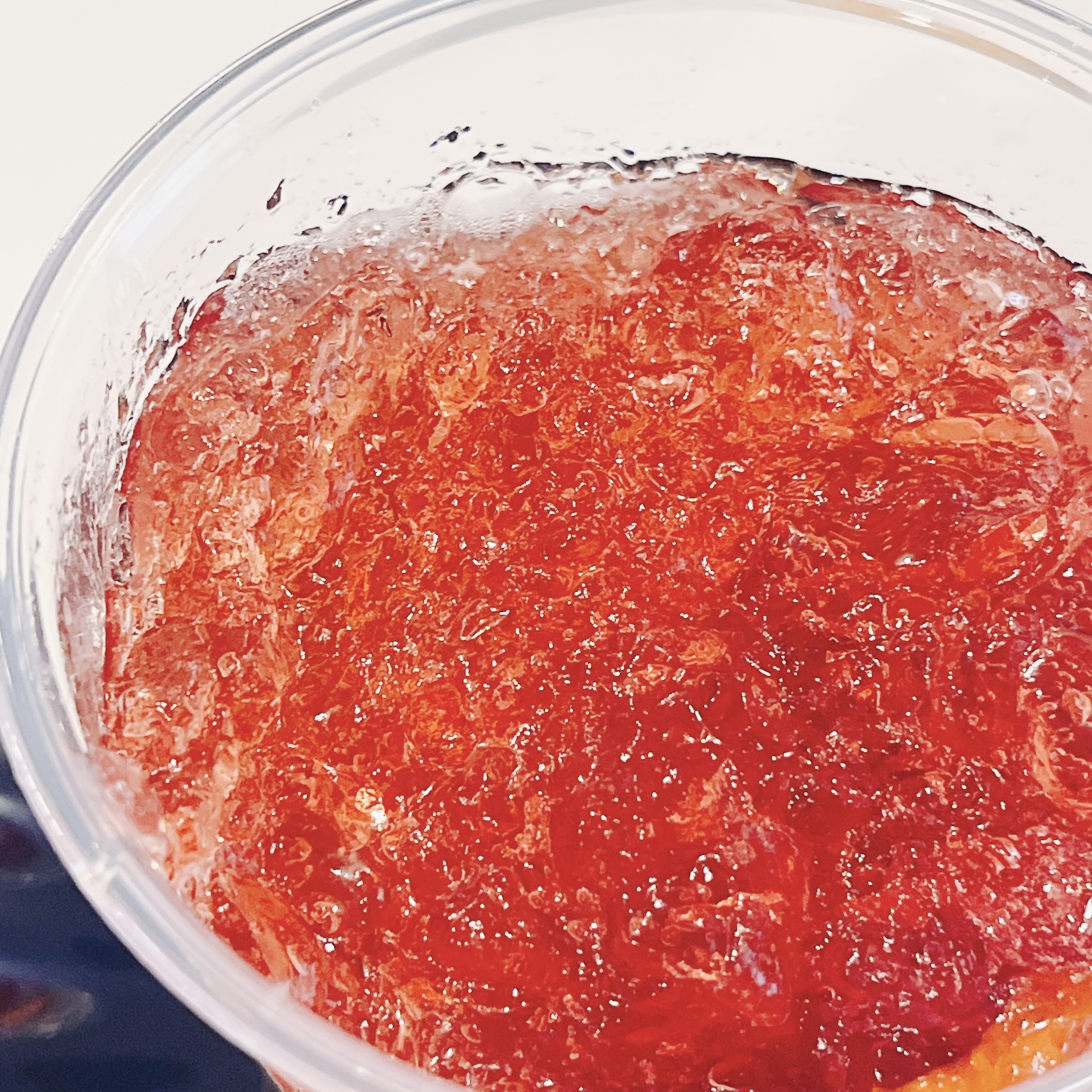 成城石井のおすすめスイーツ「彩り果実のハイビスカスティーゼリー」