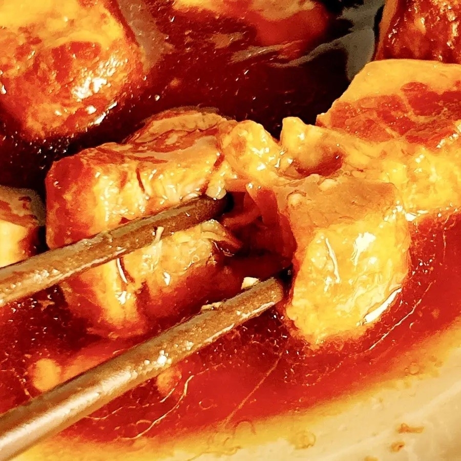 セブンイレブンのオススメの商品「7プレミアムゴールド 金の豚角煮」