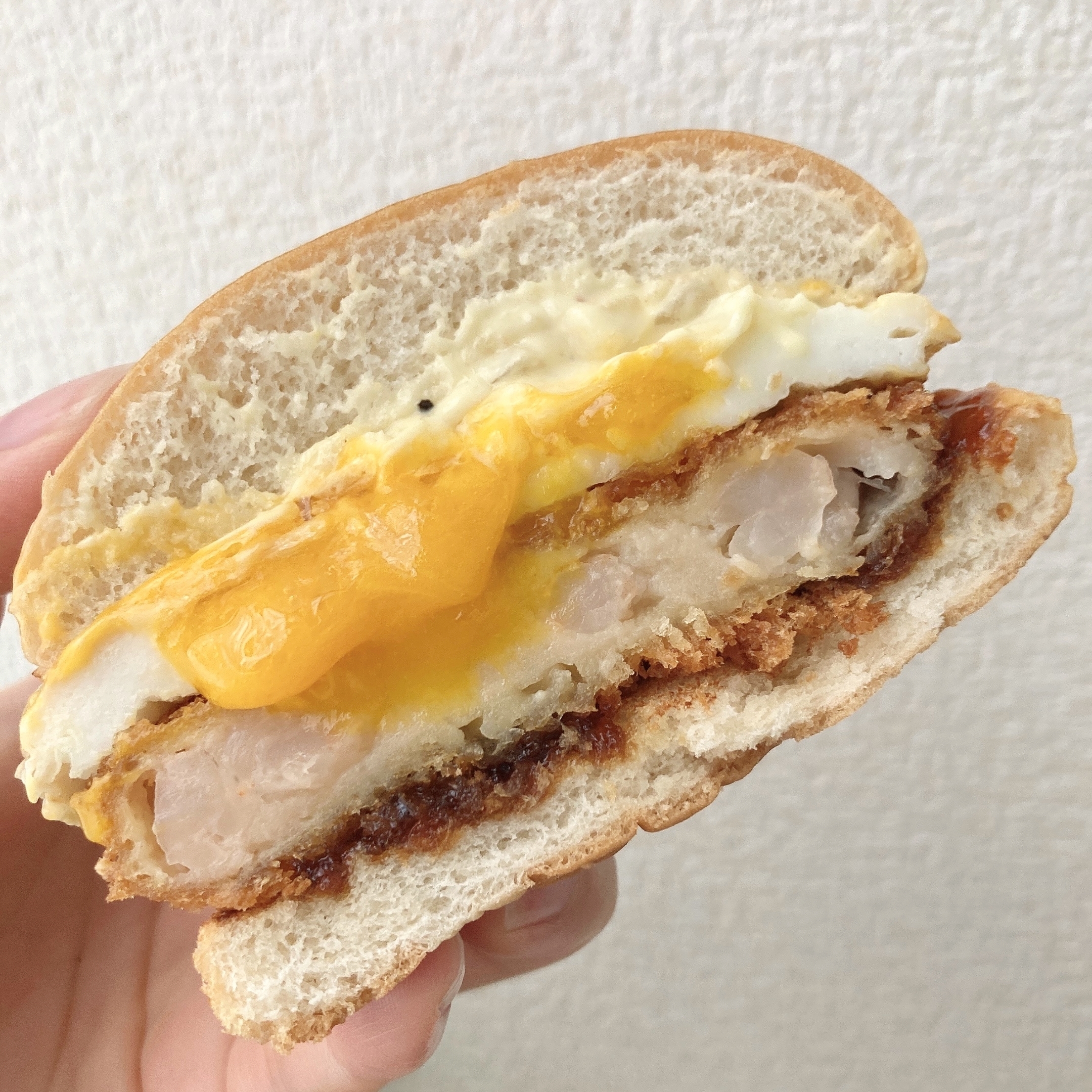 LOTTERIA(ロッテリア)のオススメの期間限定メニュー「半熟月見 和風エビバーガー」