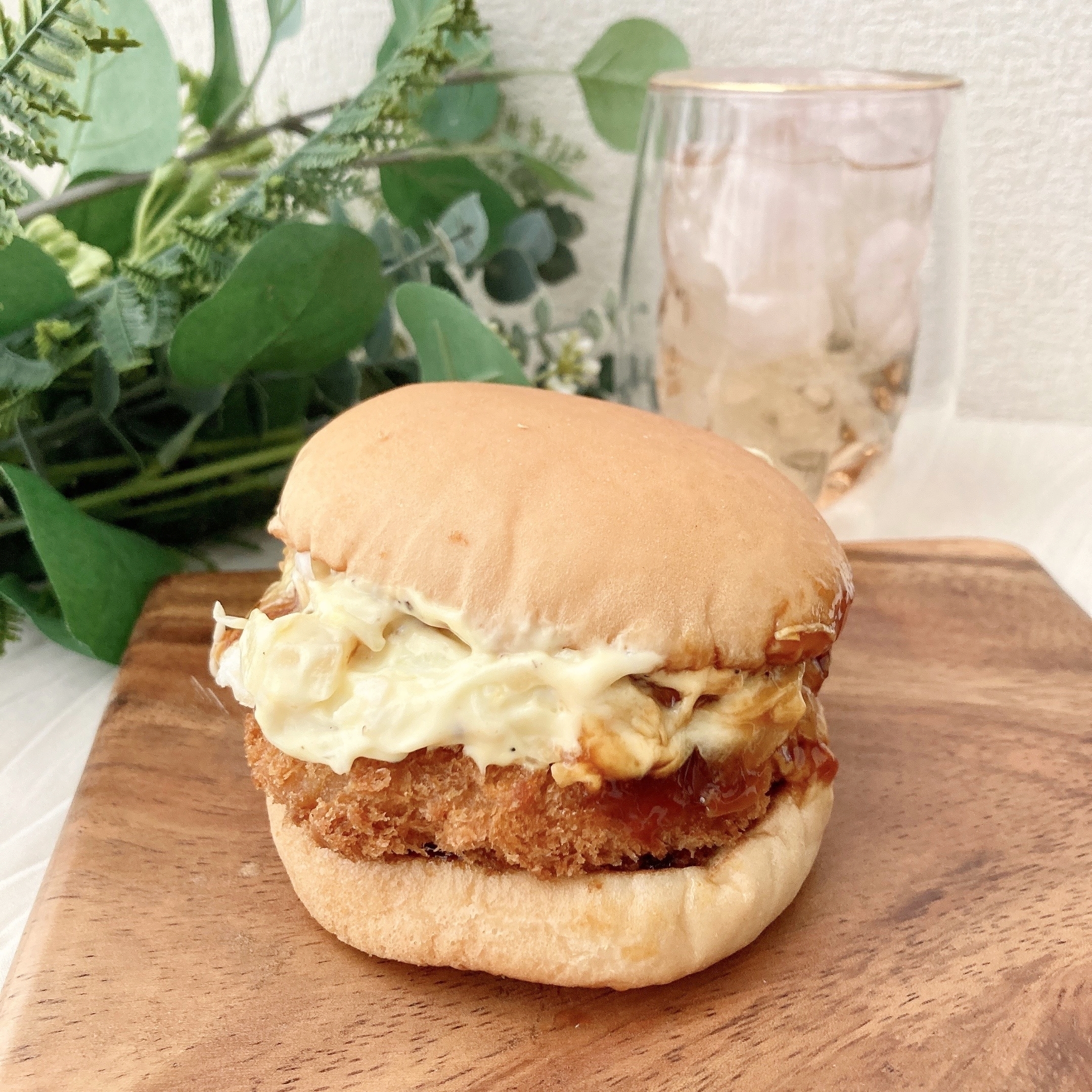 LOTTERIA(ロッテリア)のオススメの期間限定メニュー「半熟月見 和風エビバーガー」